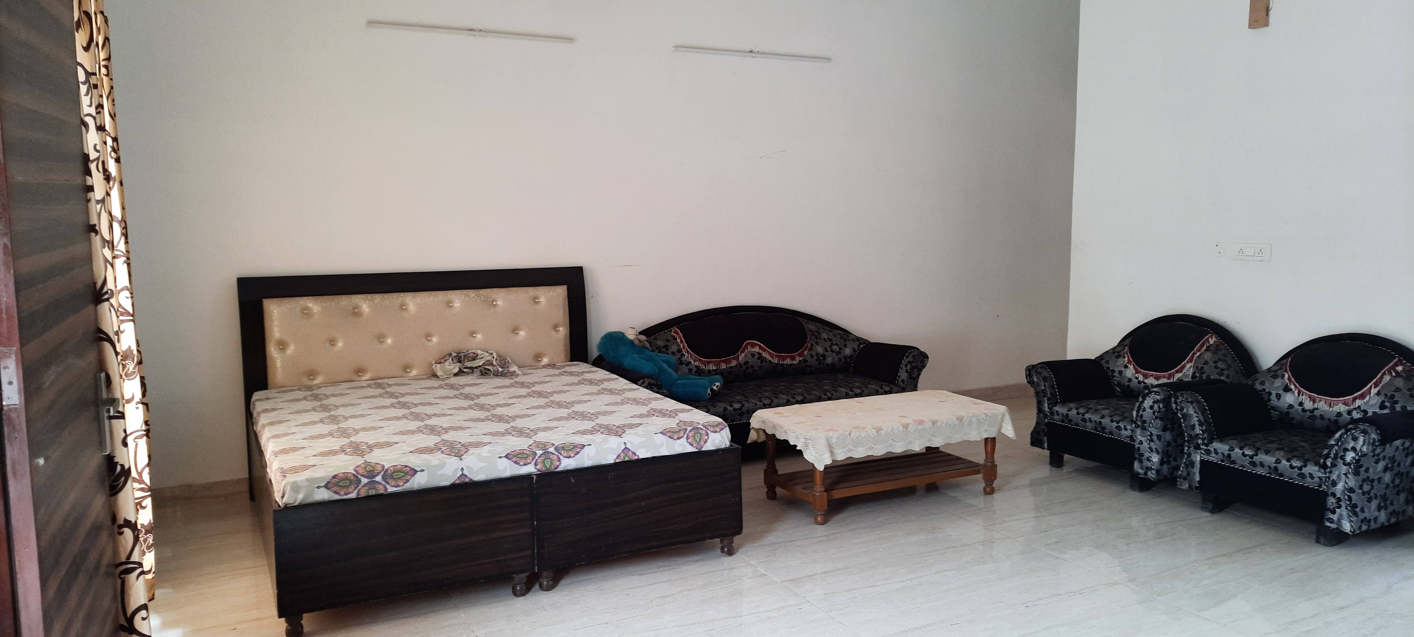 Charming 1BHK Semi-Furnished Room for Rent — photo 1