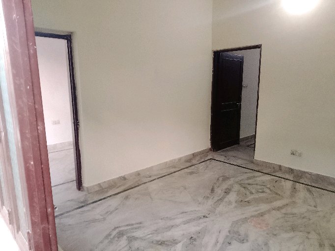 Spacious 2RK Room with Balcony and Separate Entry