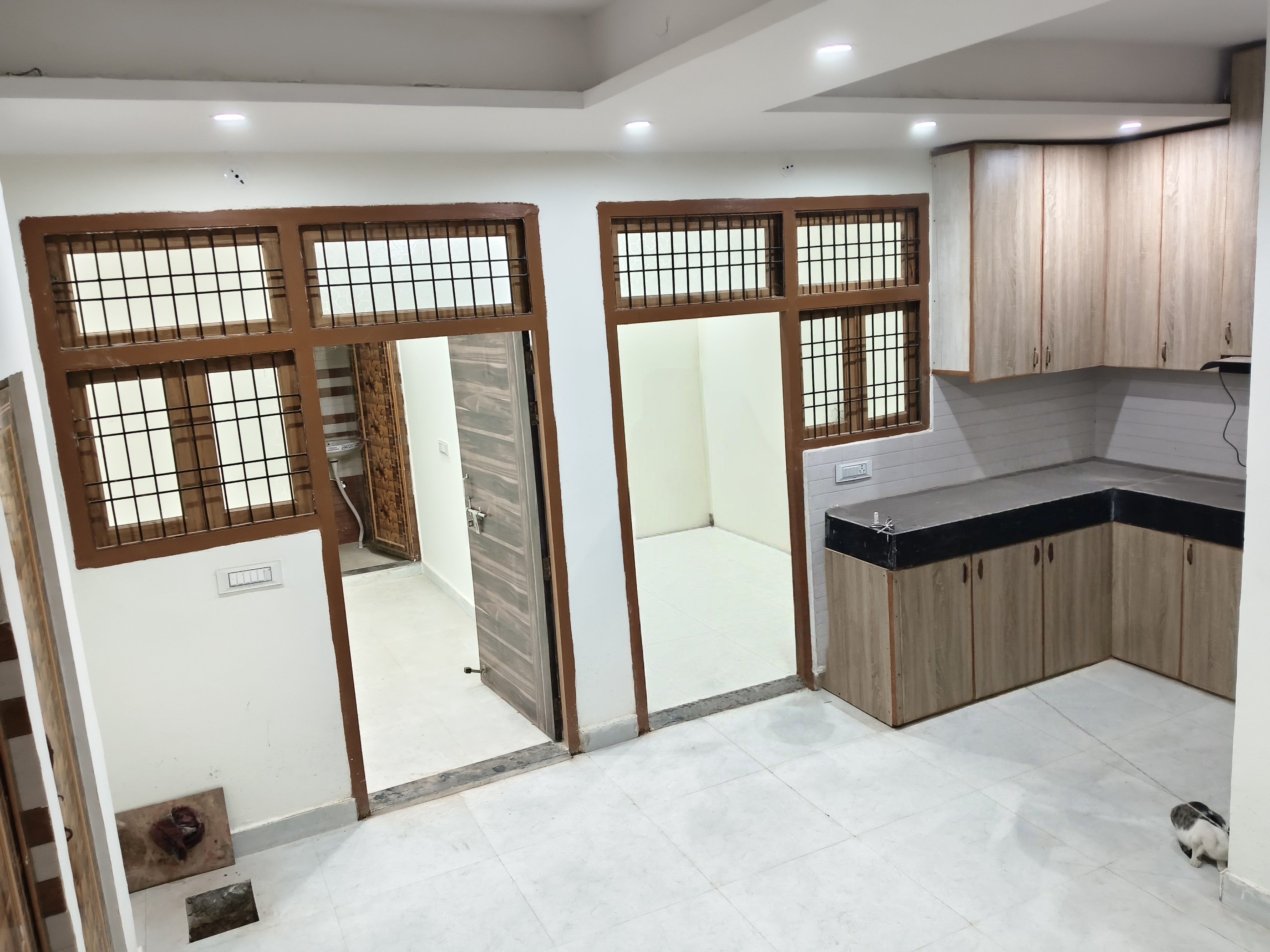 Spacious 4BHK Apartment with Fully Furnished Kitchen — photo 1