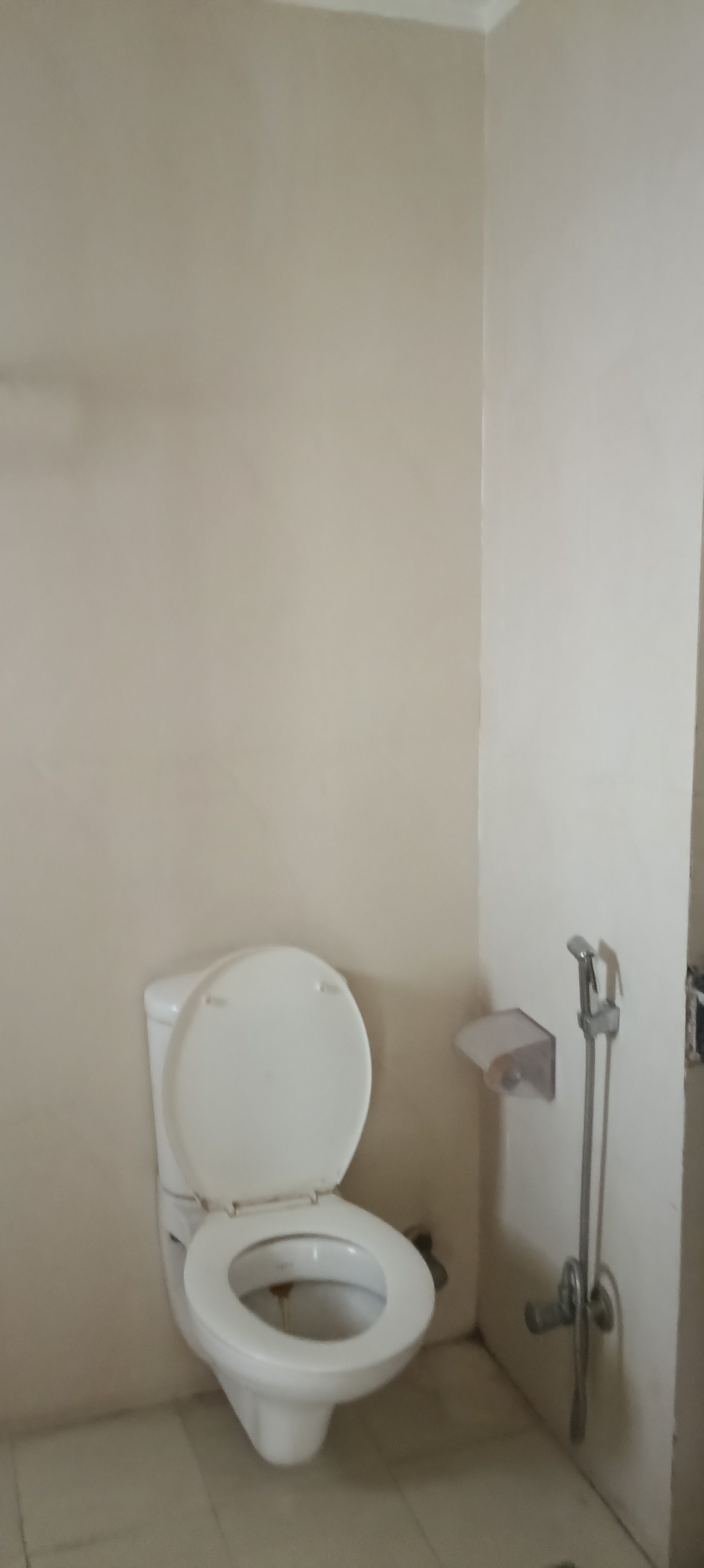 Spacious 4BHK Apartment in Prime Golf Course Road Location