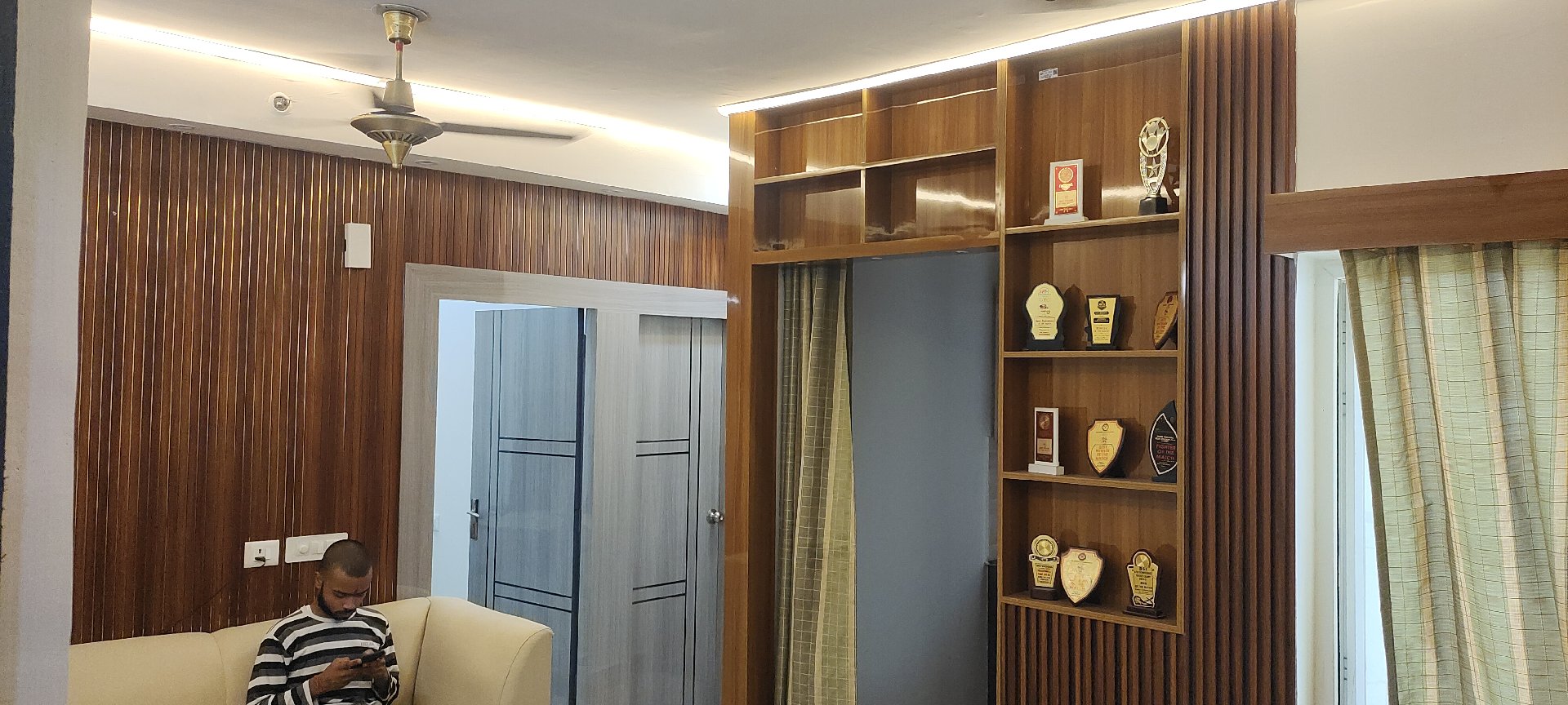 2BHK Semi-furnished Flat for rent in Location set — photo 1