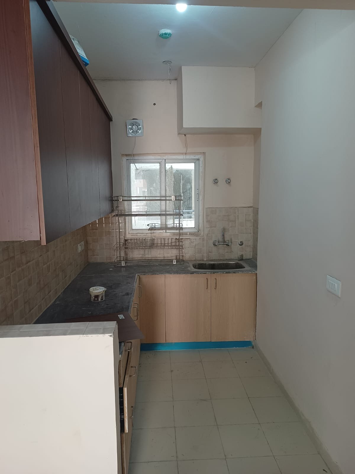 2BHK Semi-furnished Flat for rent in Location set — photo 1