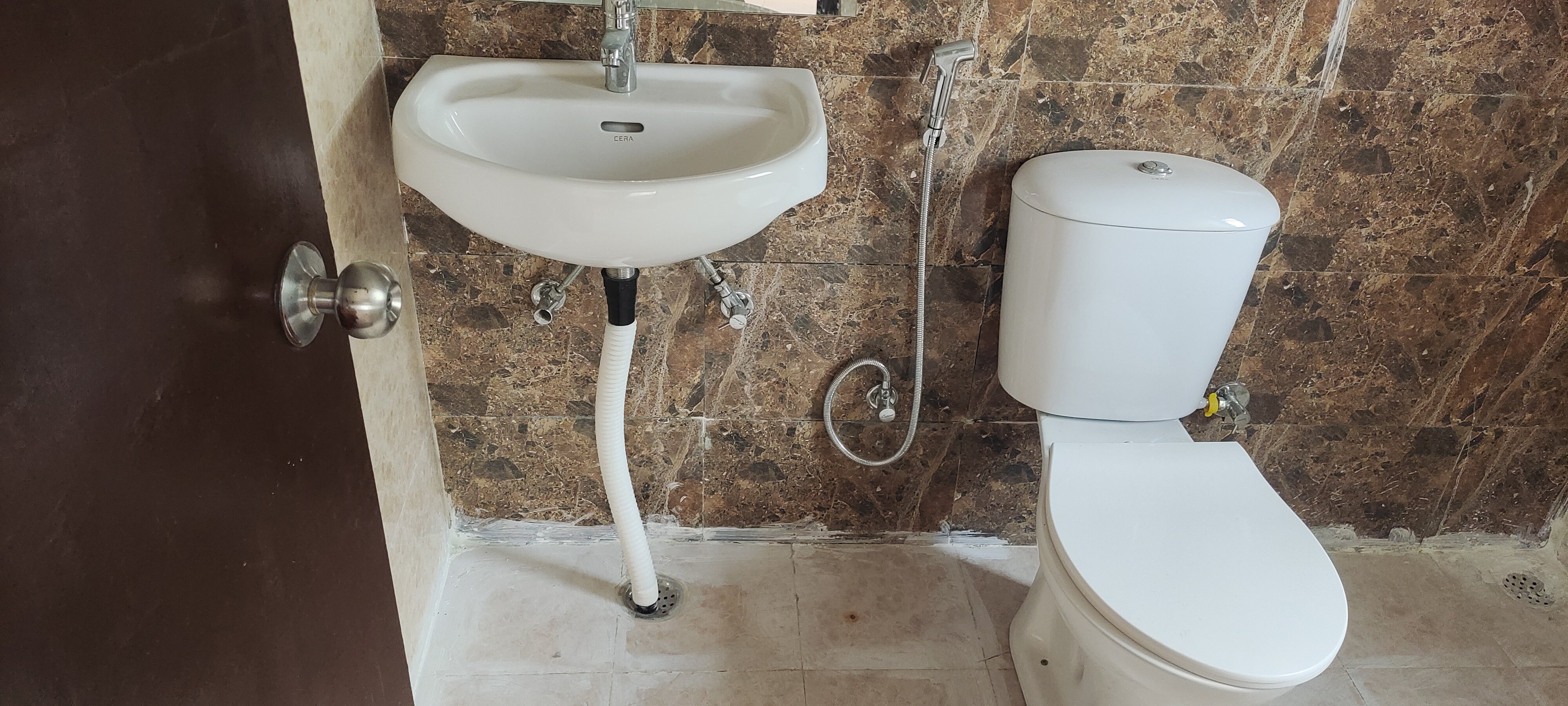 Spacious 3BHK Semi-Furnished Flat for Rent — photo 1