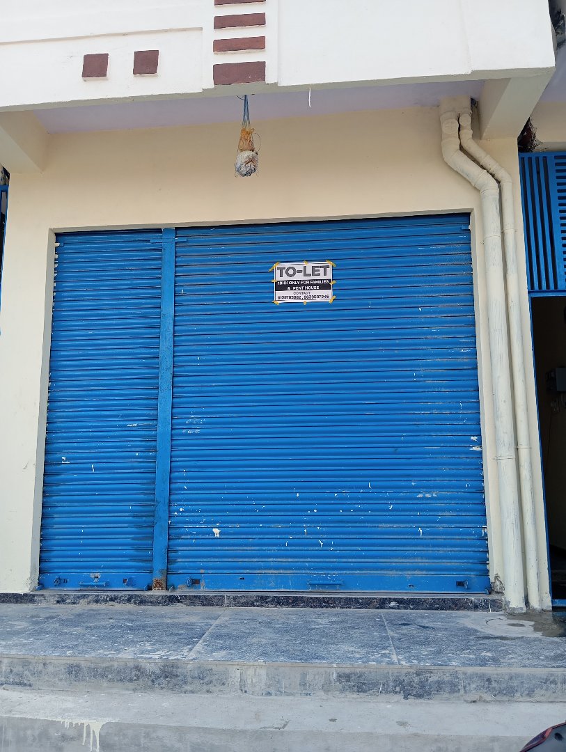 Showroom for rent in Location set — photo 1