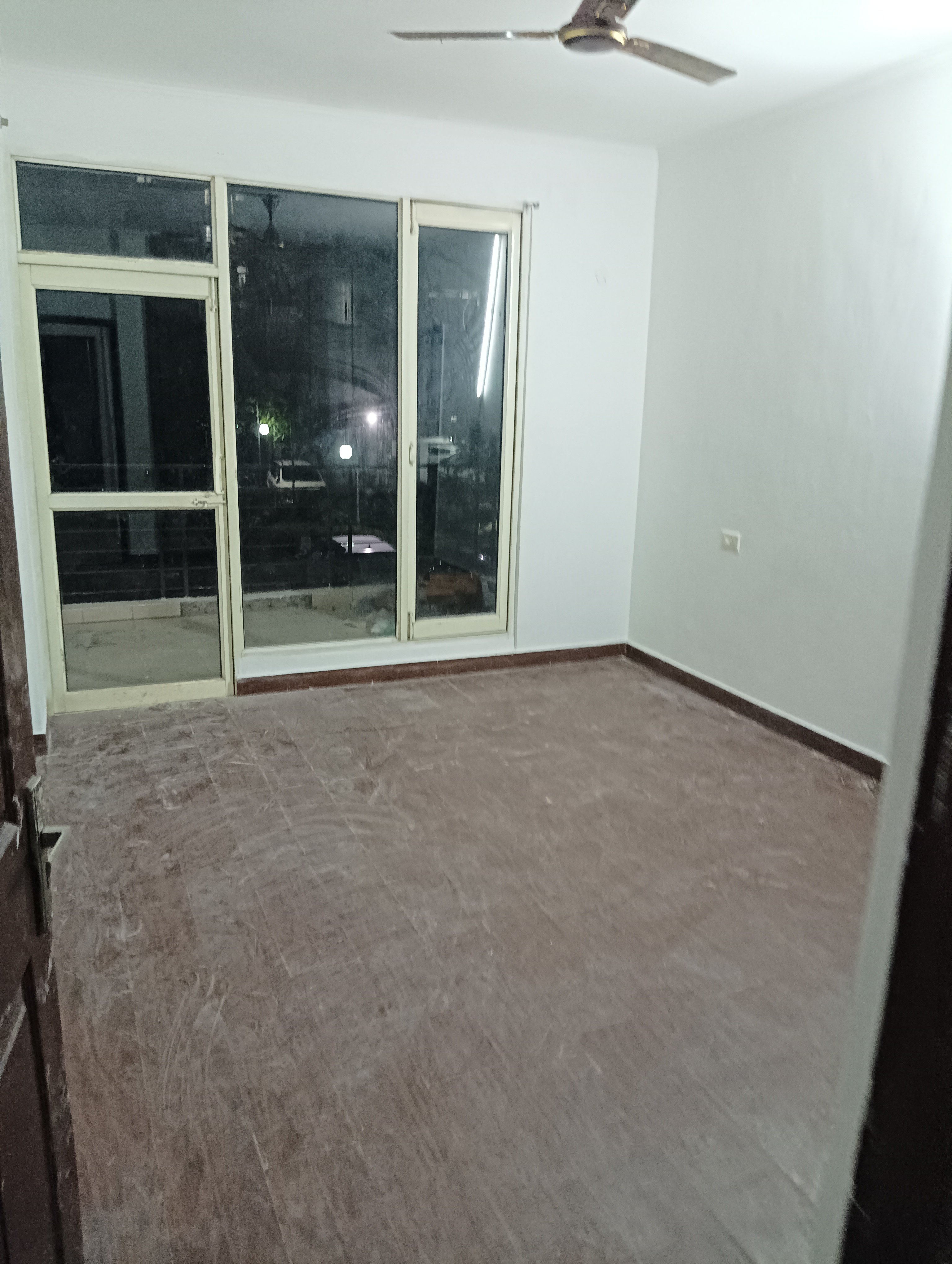 3bhk semi furnished flate for rent