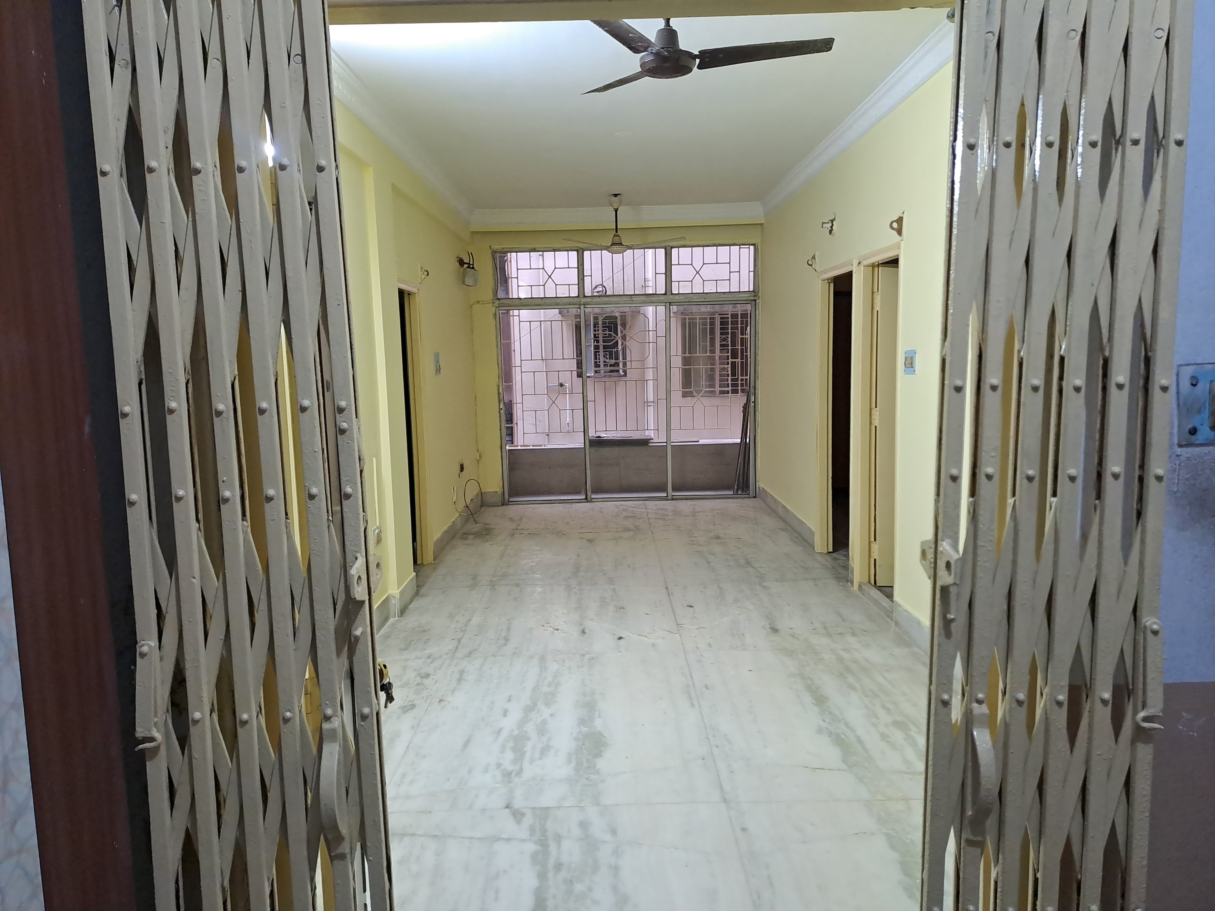 2BHK Semi-furnished Flat for rent in Location set — photo 1