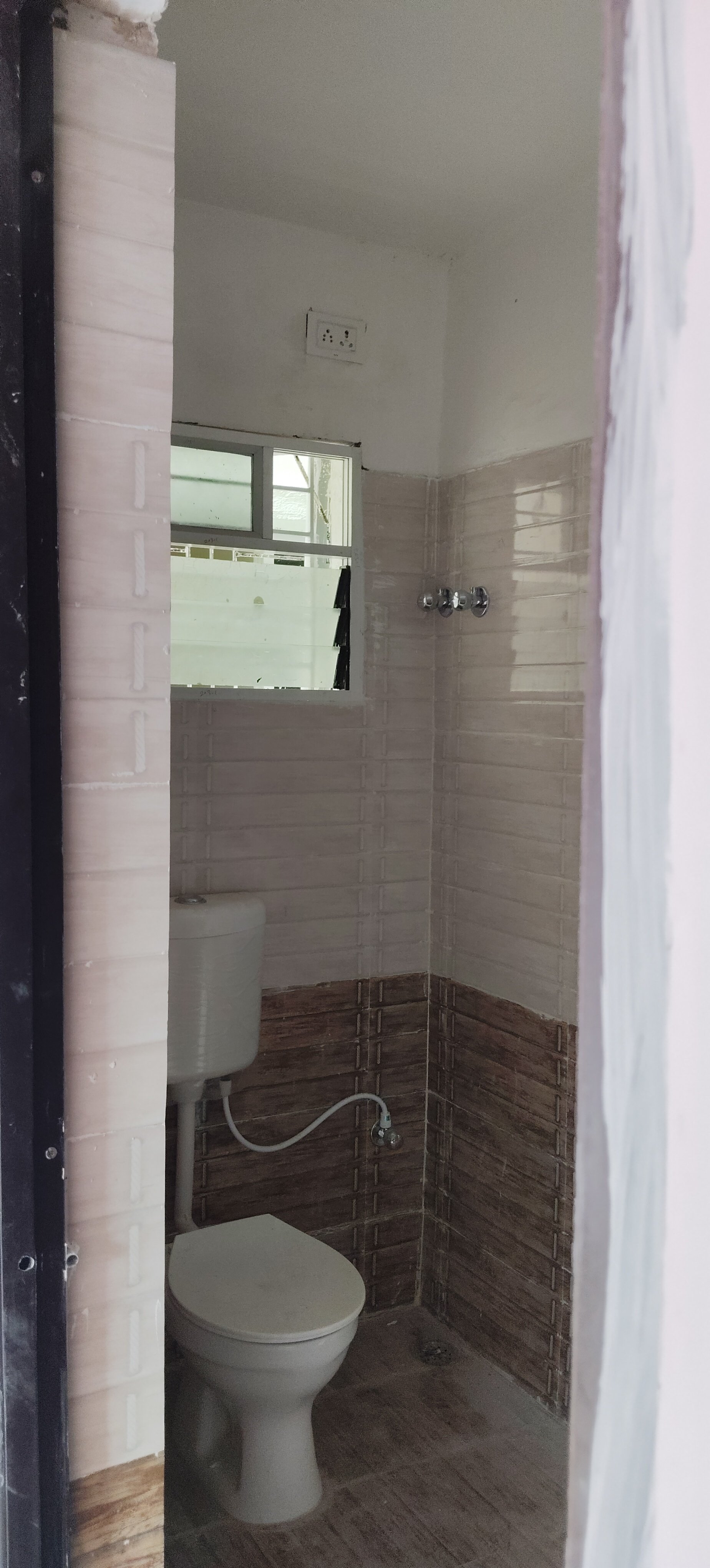 Spacious 2BHK Unfurnished Flat for Rent — photo 1
