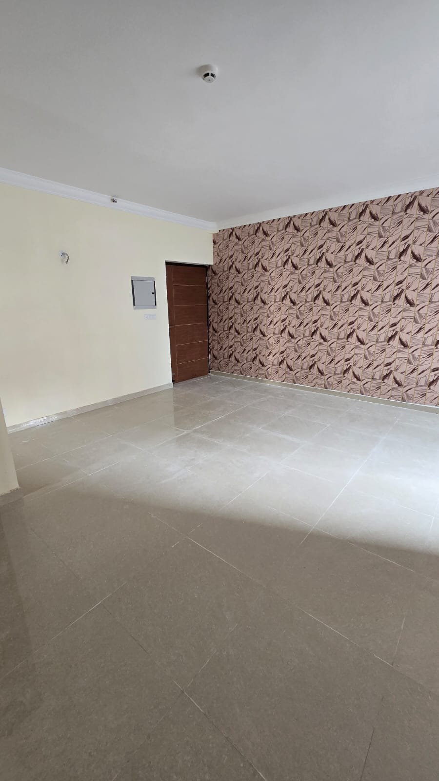 2BHK Semi-furnished Flat for rent in Location set — photo 1