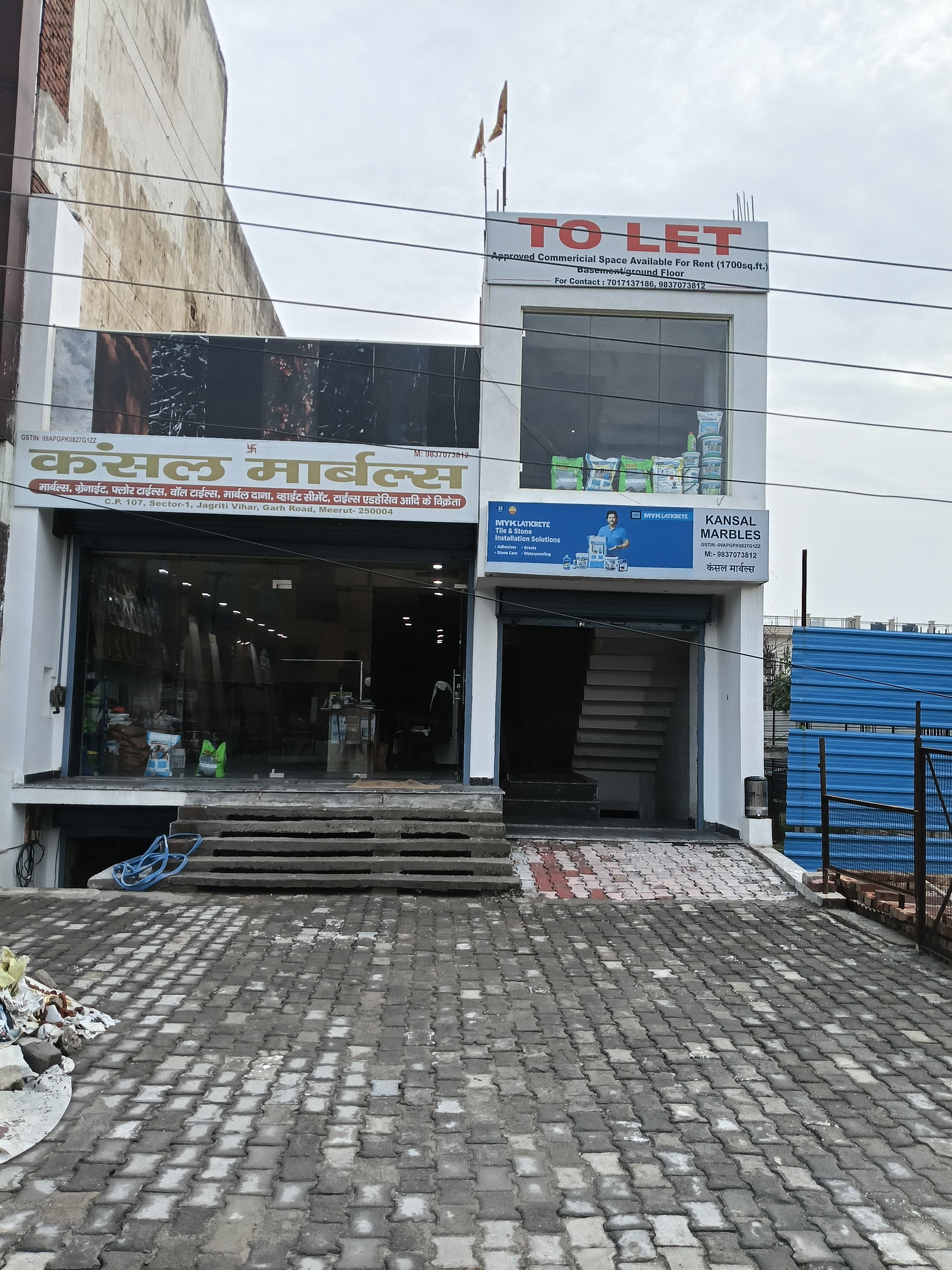 Spacious Showroom Available on Main Garh Road — photo 1