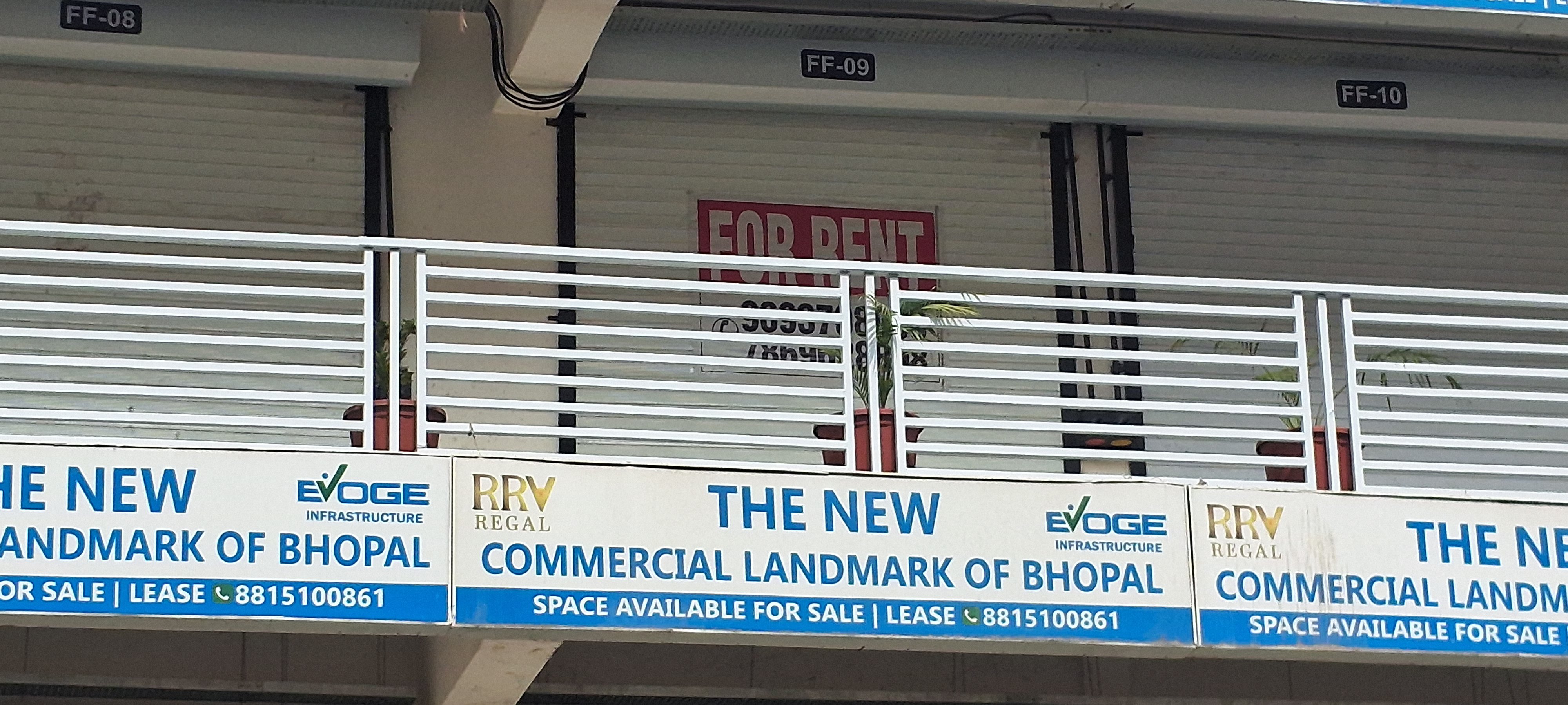 Shops for rent in Location set — photo 1