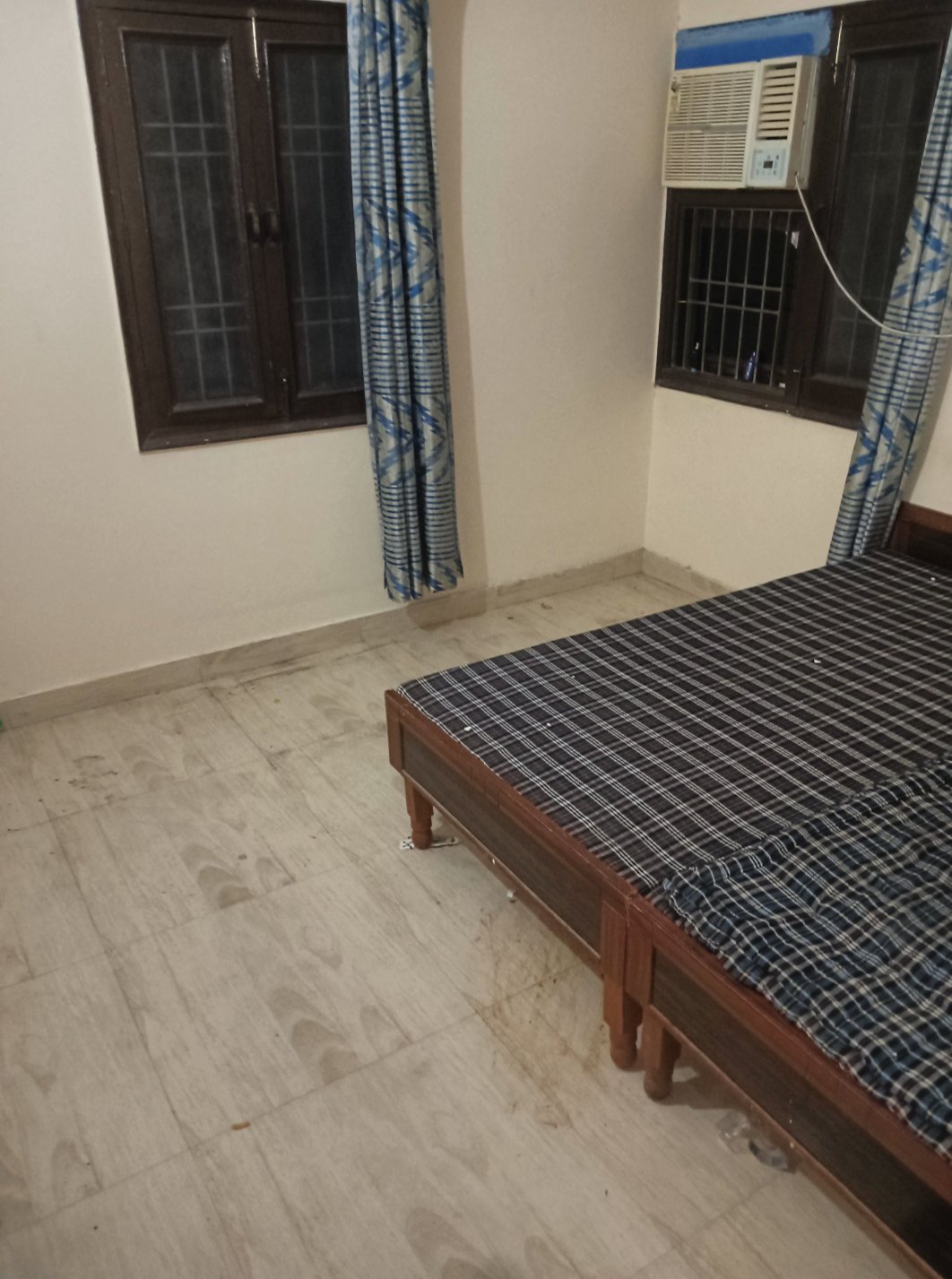 1 Bhk  furnished 2 floor in 11 phase mohali 7888583951