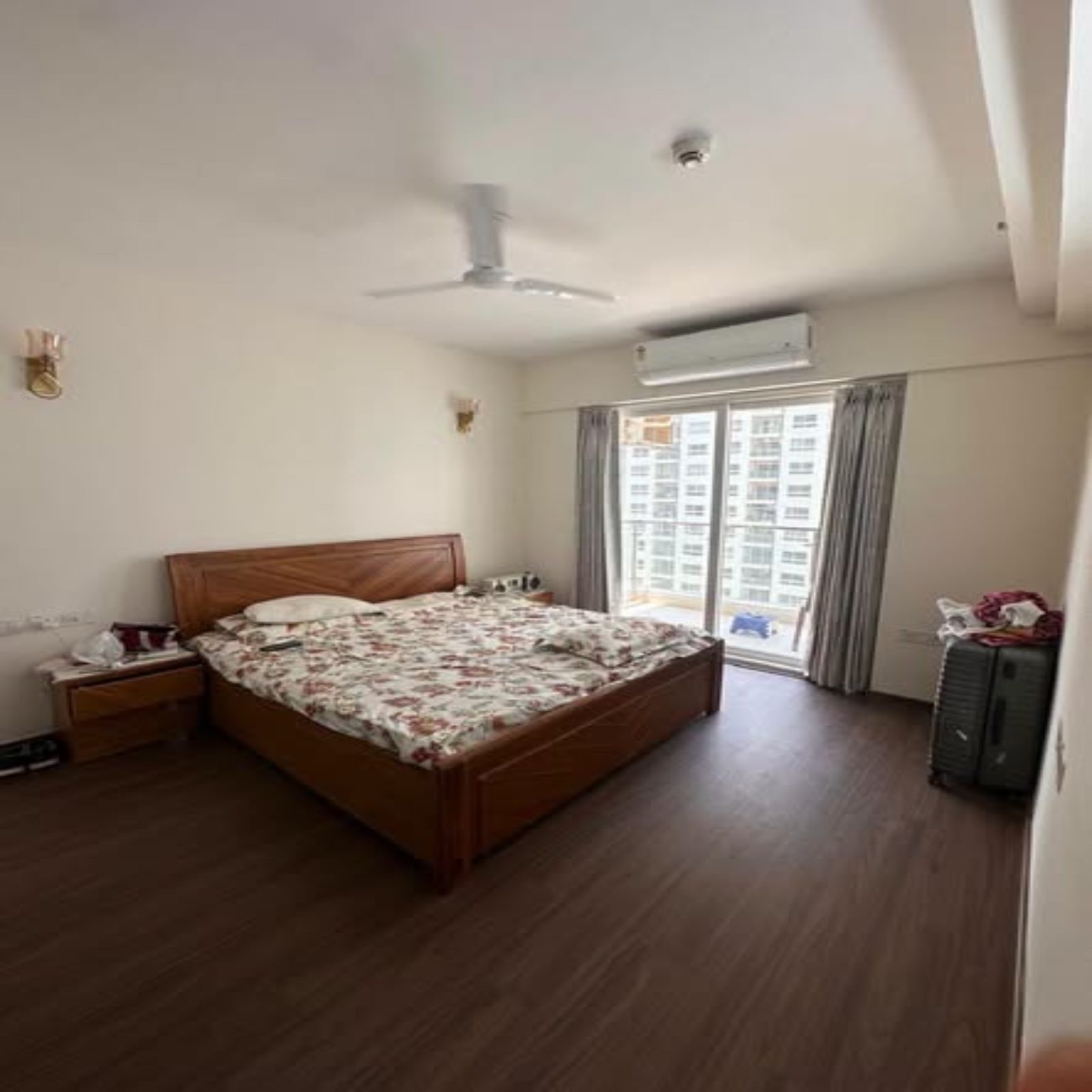 FLAT FOR RENT in Ambika la parision 66B