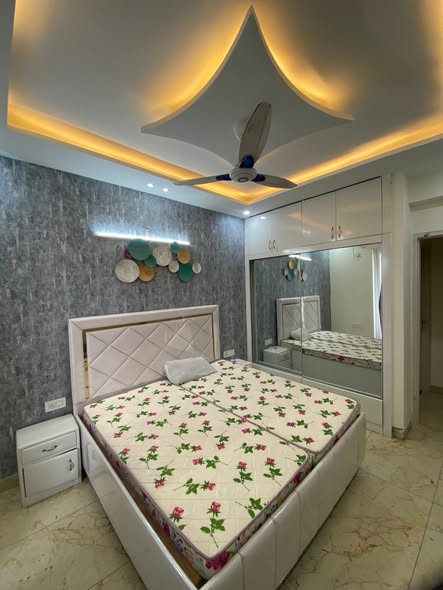 3 bhk with 2 washroom fully furnished owner in gated society sector