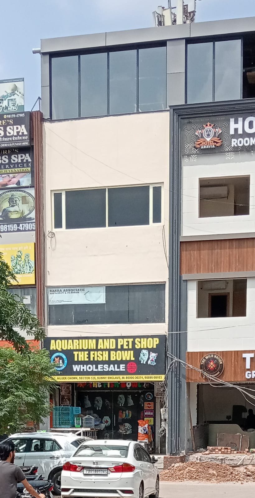 Shops for rent in Location set — photo 1