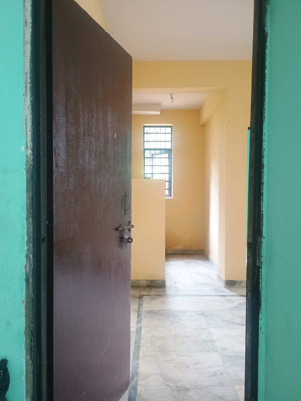 Spacious 1BHK Unfurnished Flat for Sale in Prime Location — photo 1