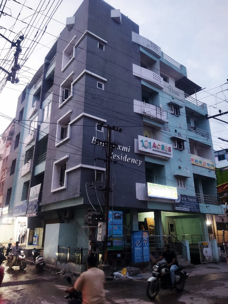Building for rent — photo 1