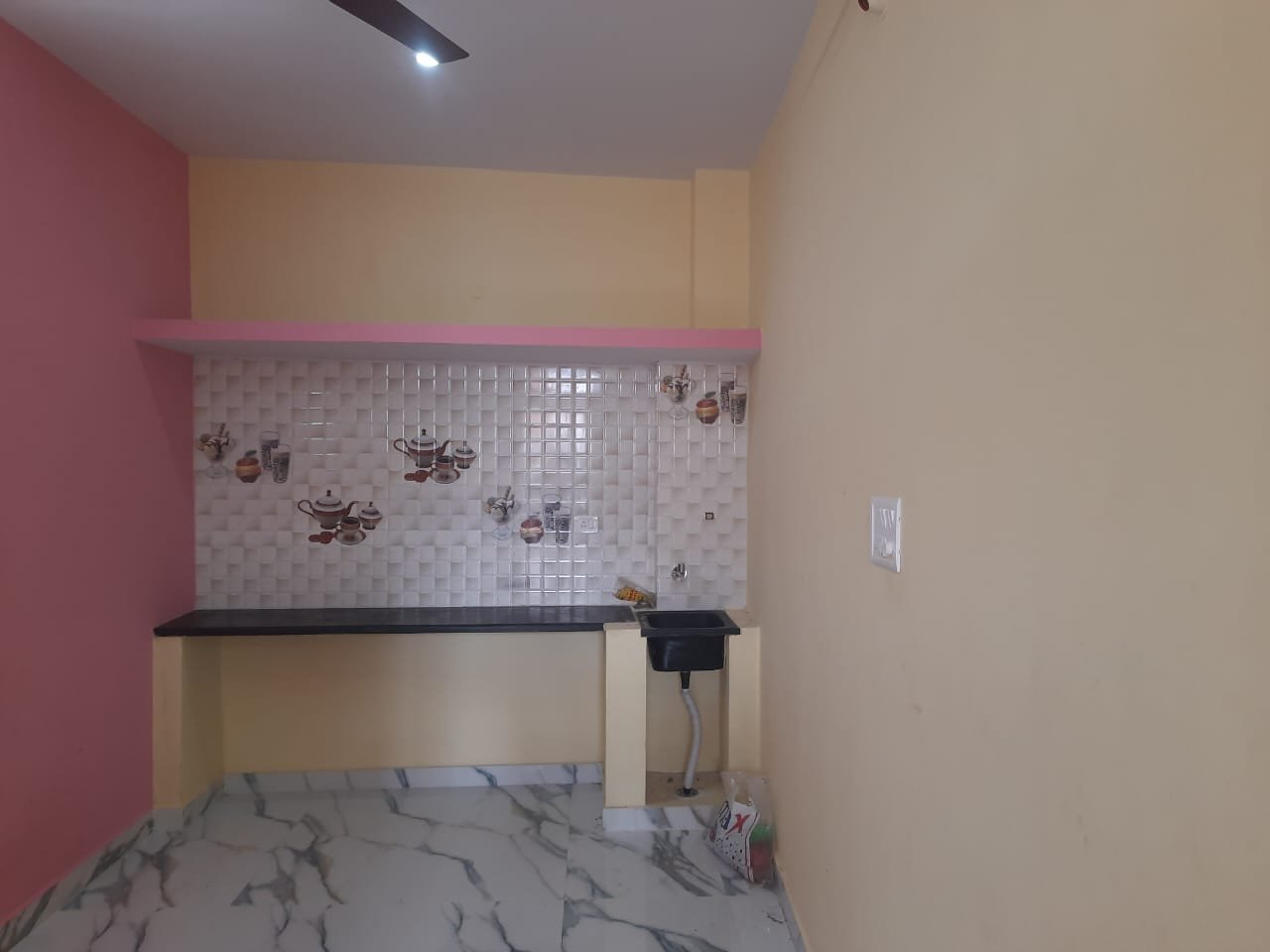 Spacious Unfurnished 1RK Room for Rent — photo 1