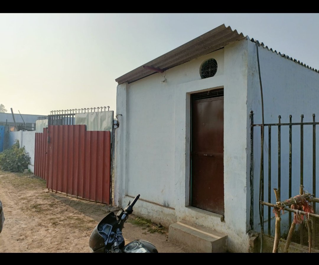 office washroom khali space coverd area — photo 1