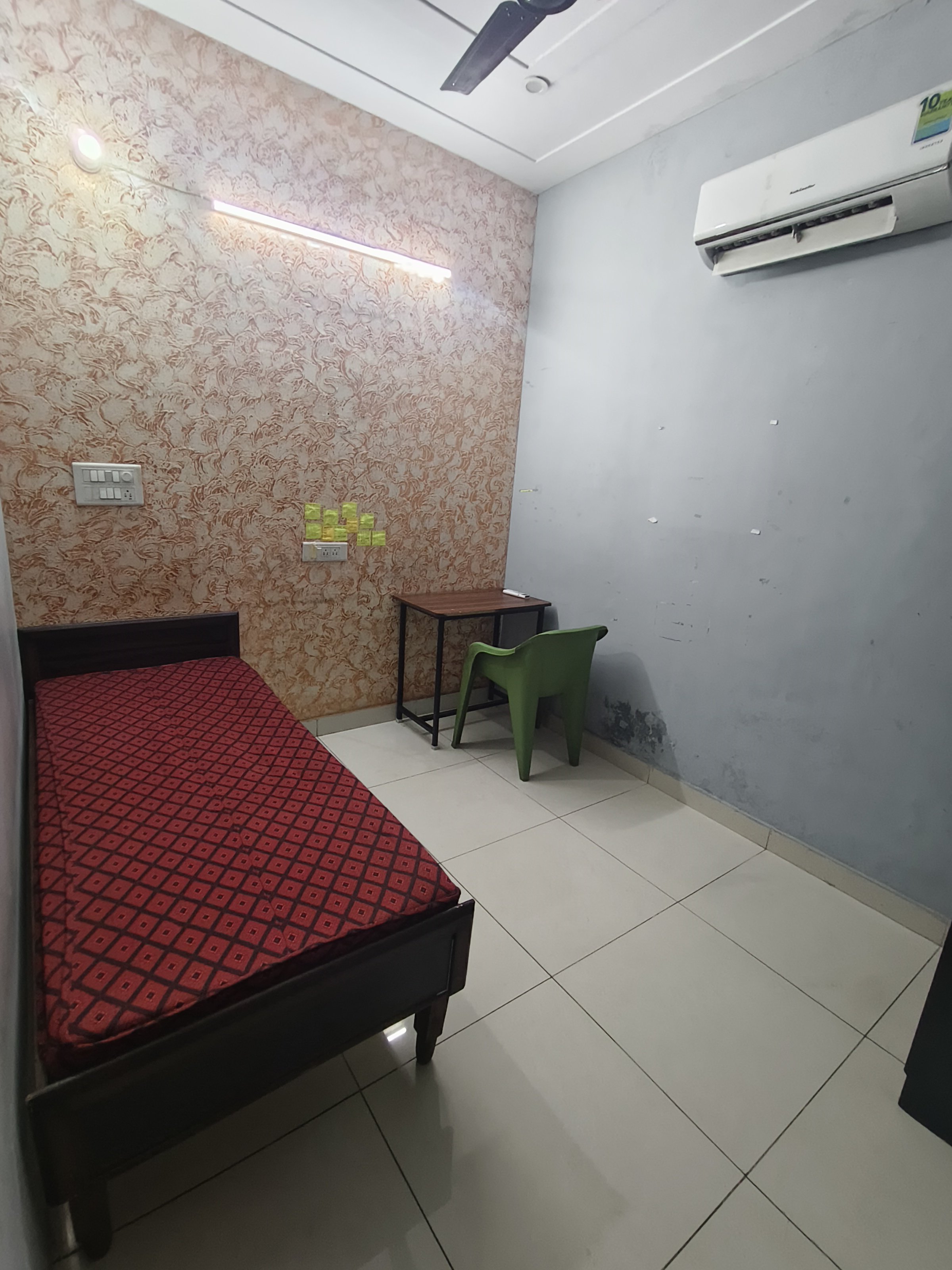 Comfortable PG Accommodation for Boys in Phase 10 — photo 1