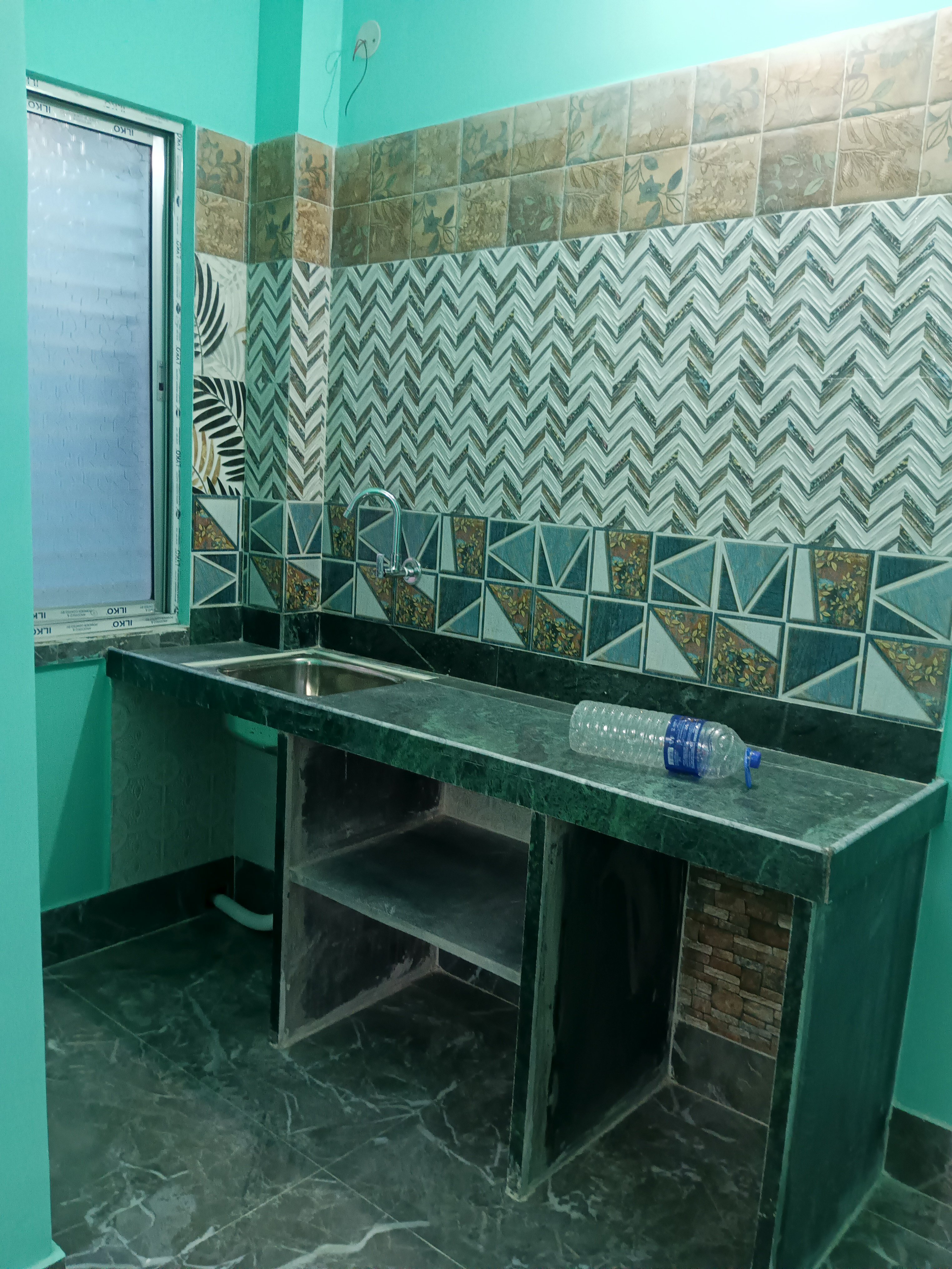 Spacious 2BHK Unfurnished Flat for Rent in Prime Location — photo 1