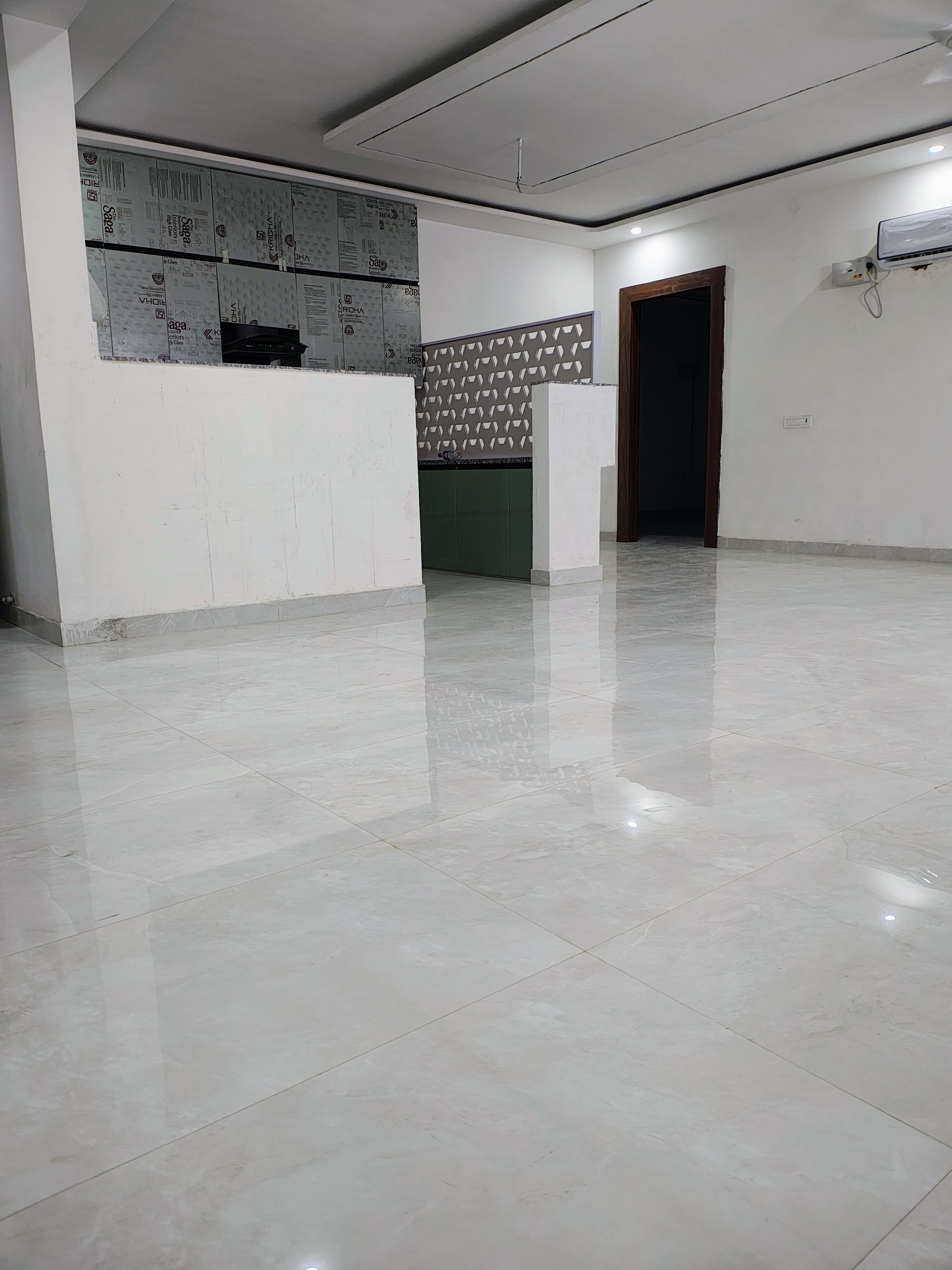 3BHK Semi-furnished Flat for rent in Location set — photo 1