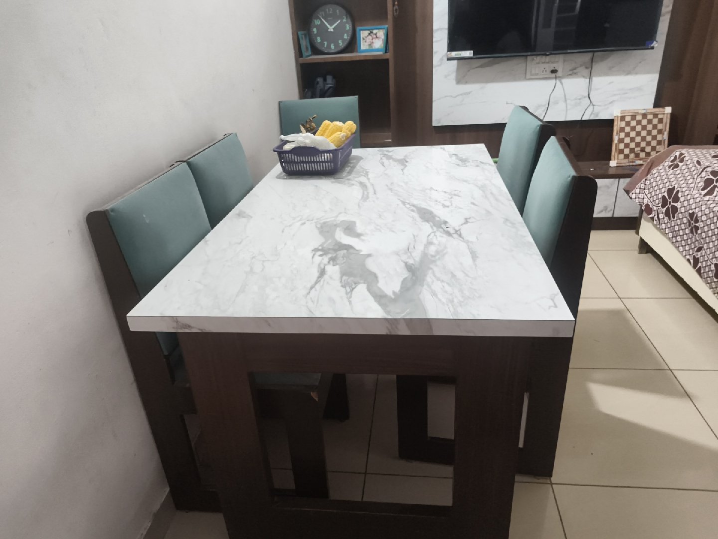 Tables for rent in Location set