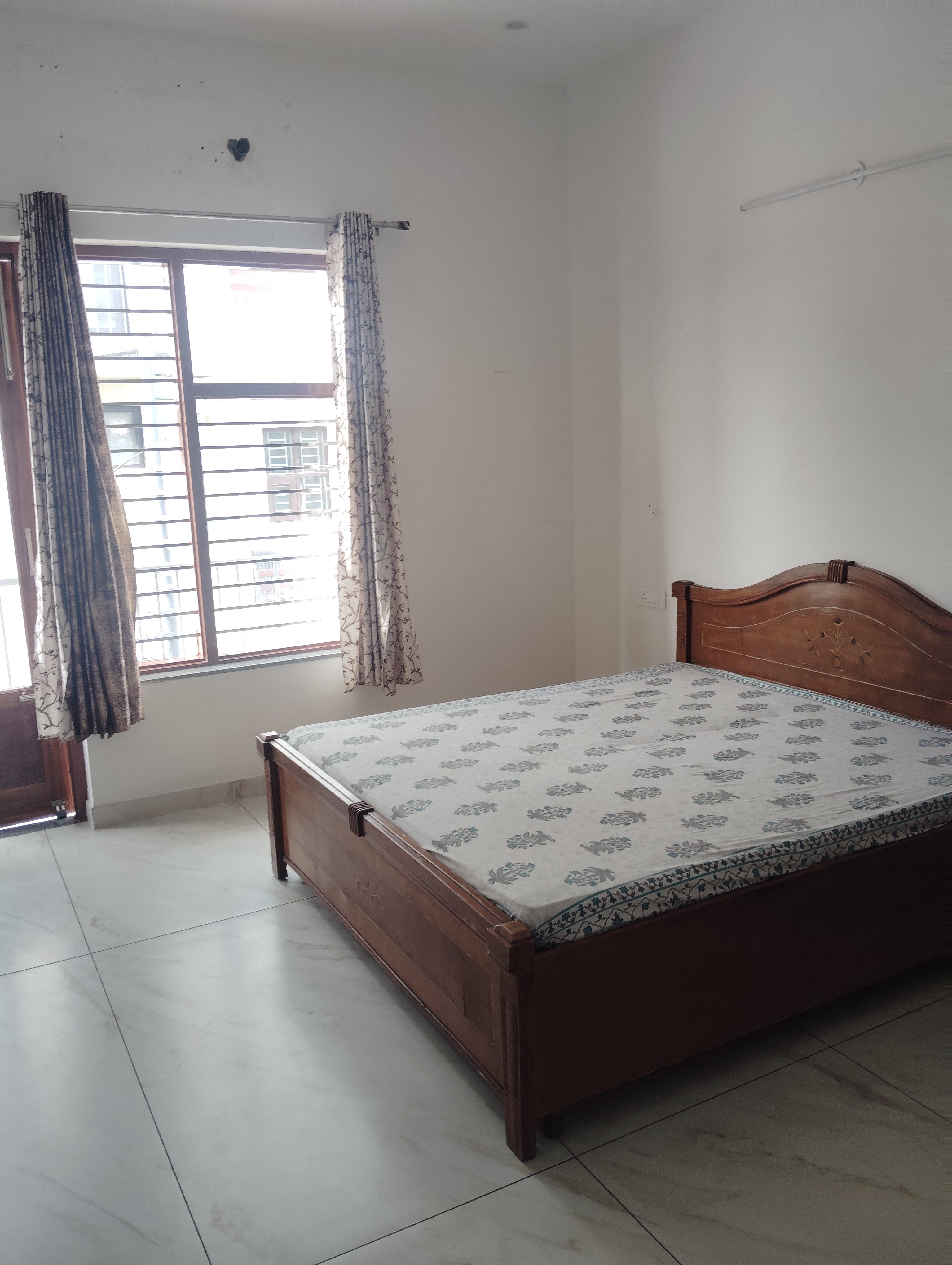 2BHK Semi-furnished Flat for rent in Location set — photo 1