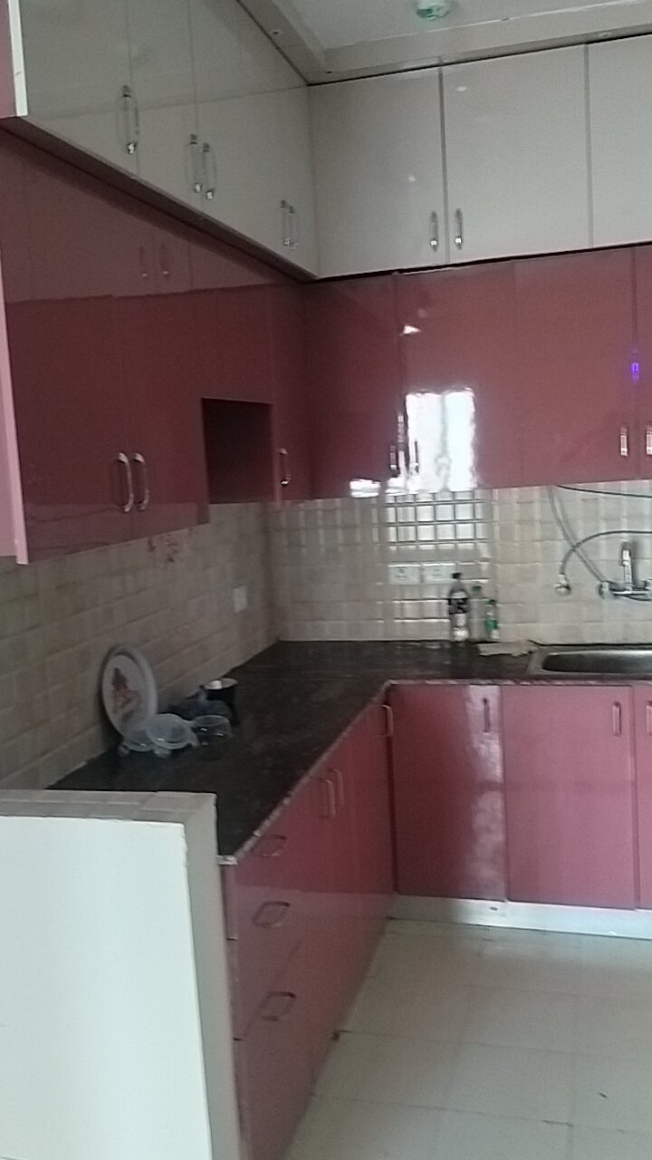 Spacious 3BHK Semi-Furnished Apartment for Rent in a Prime Location — photo 1