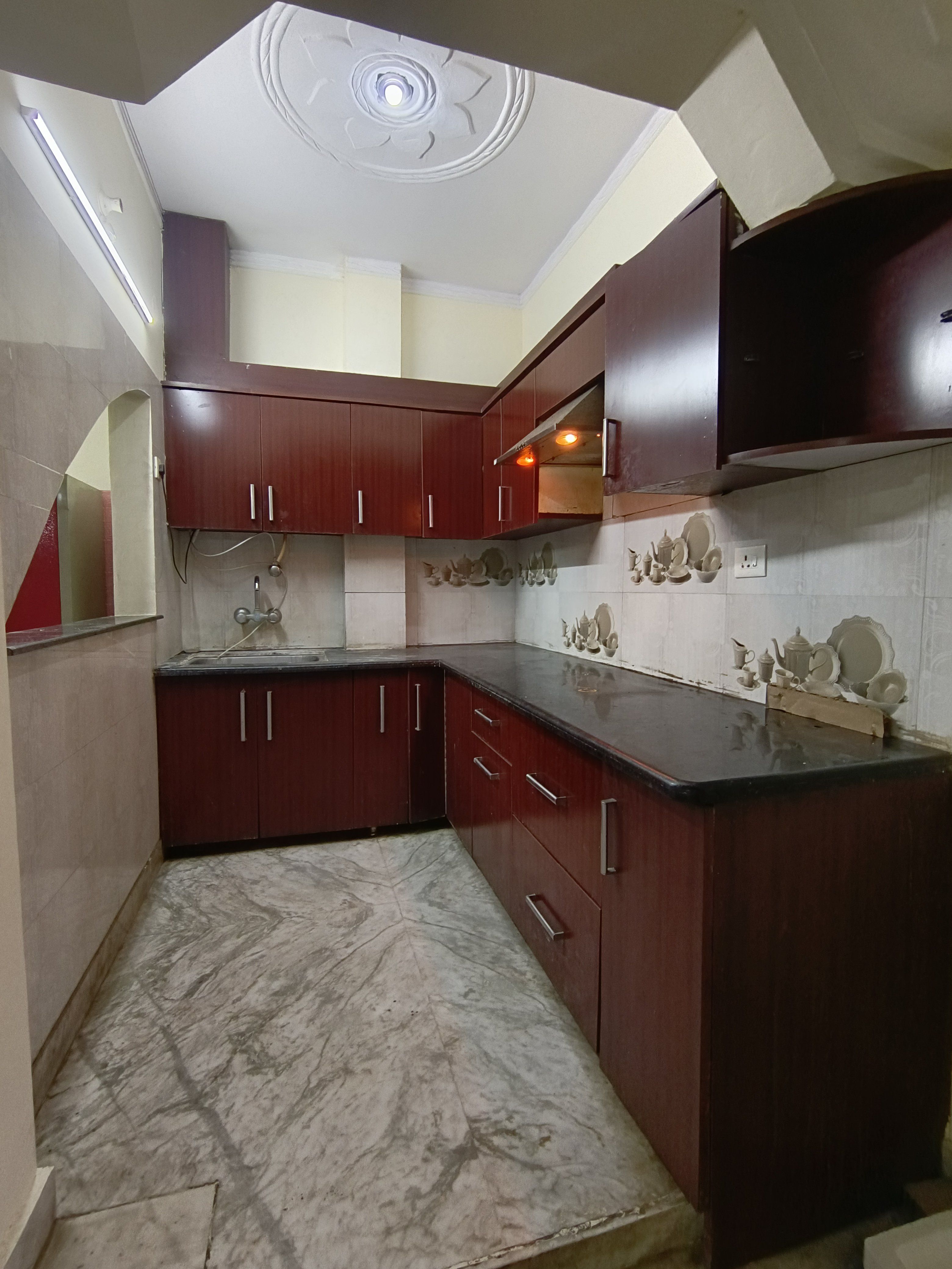 Spacious 2BHK Semi-Furnished Room for Rent in Dehradun — photo 1