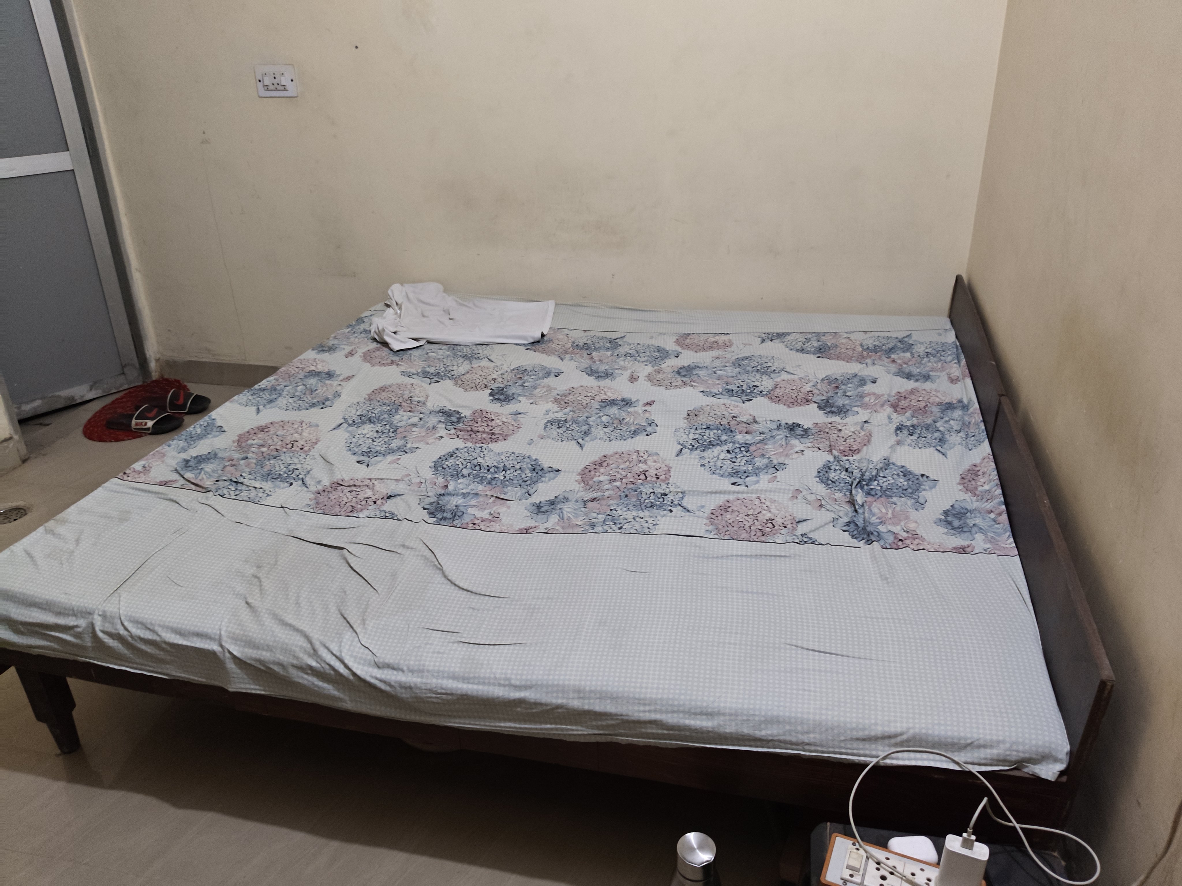 1RK Semi-furnished PG for rent in Location set