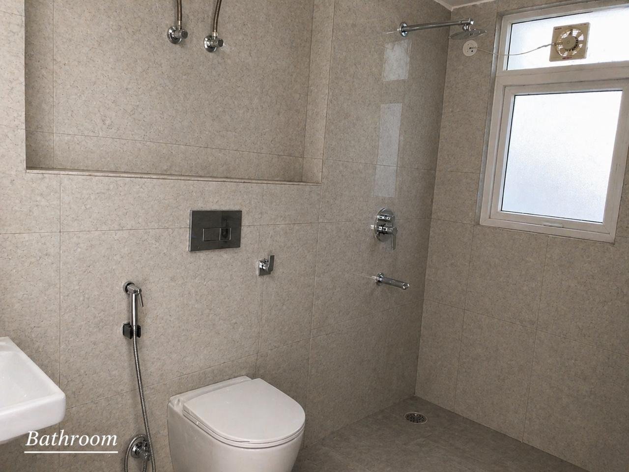 4BHK Semi-furnished floor for rent south city 1 Gurgaon