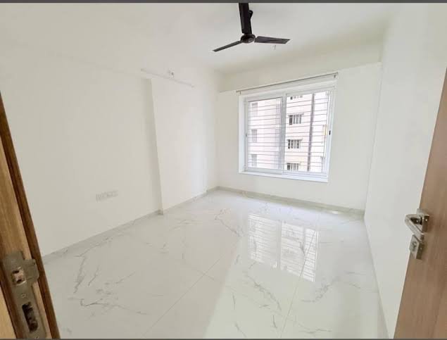 Spacious 3 BHK Flat Available in Kusum Vihar — photo 1