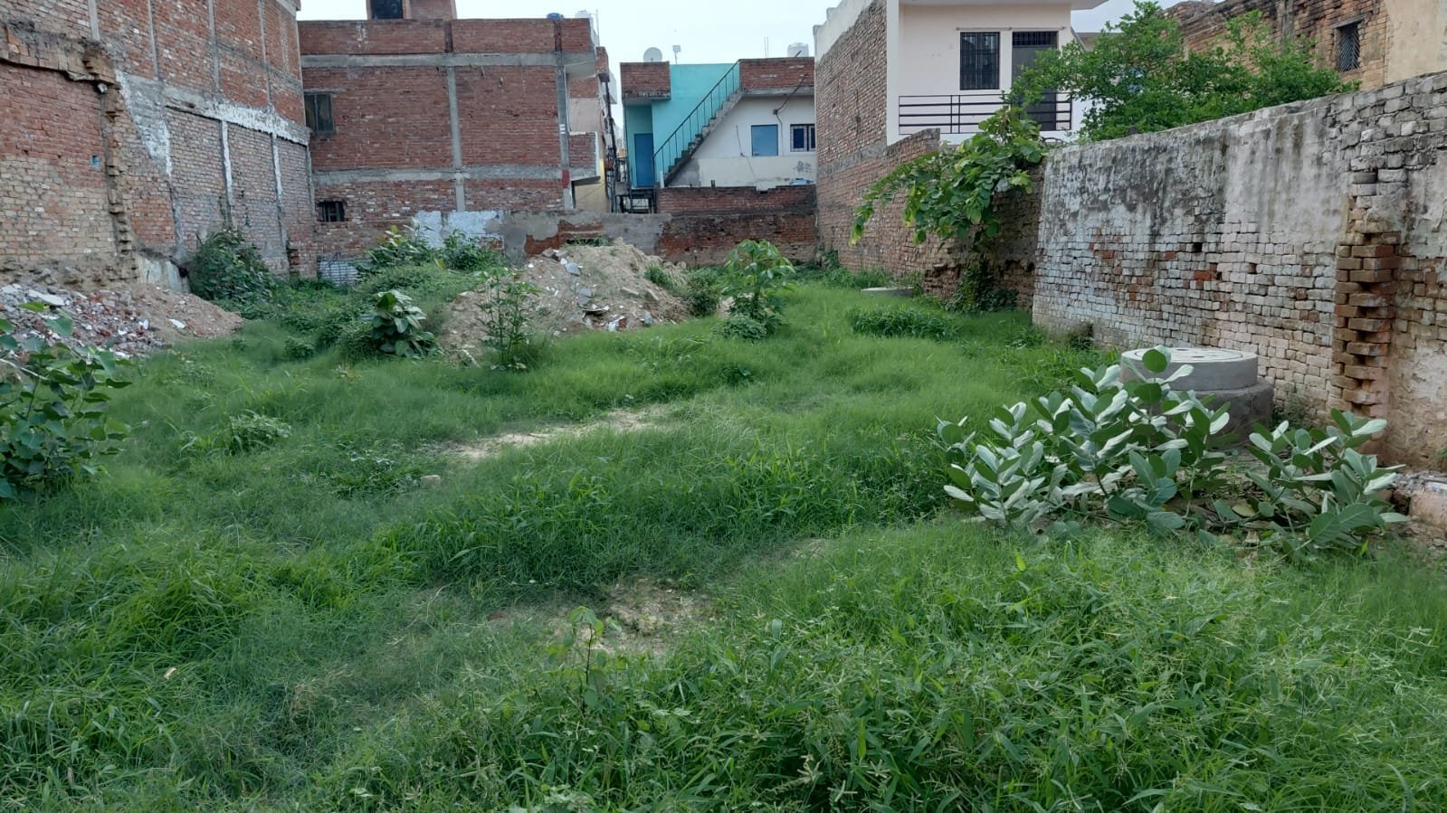 Plot for sale in Hussainganj