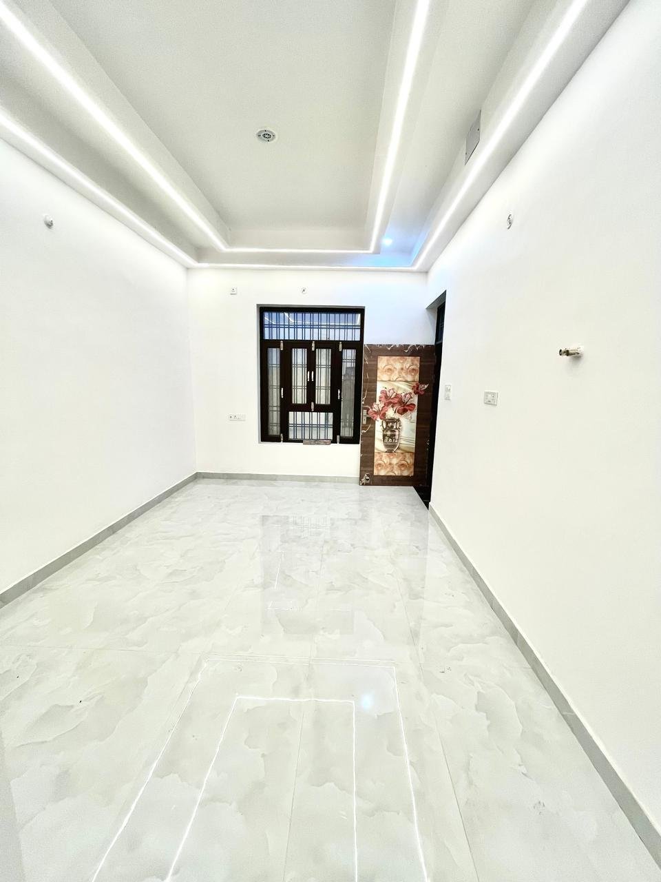 5BHK+ Semi-furnished Flat for rent in Location set