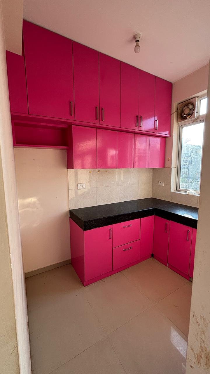 Spacious 3BHK Semi-Furnished Flat for Rent in Prime Location Jankipuram Lucknow — photo 1