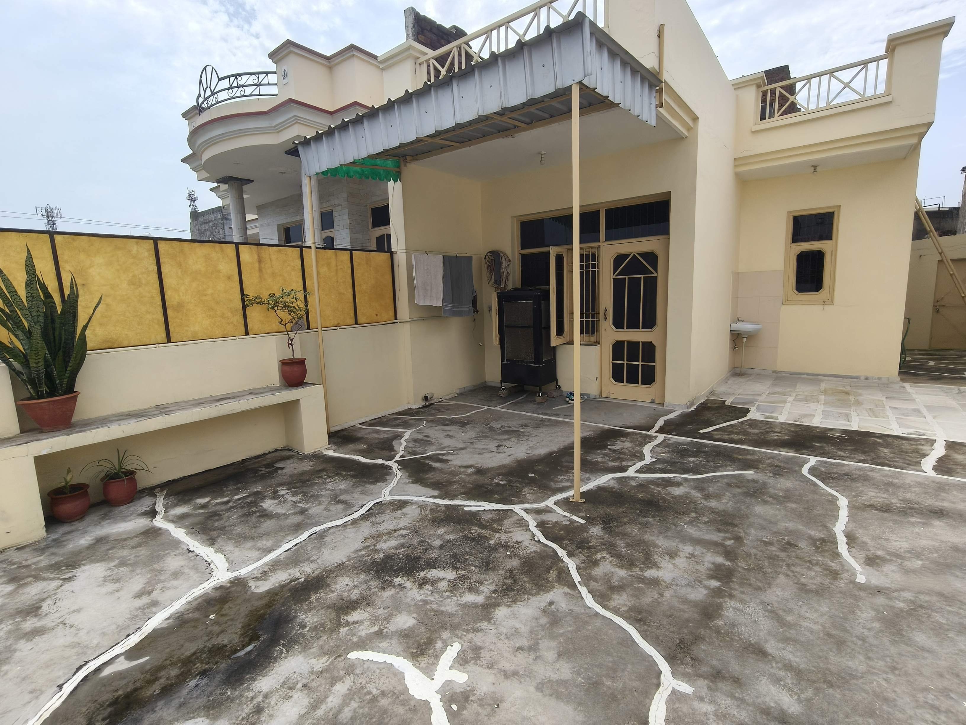 1RK Semi-furnished House for rent