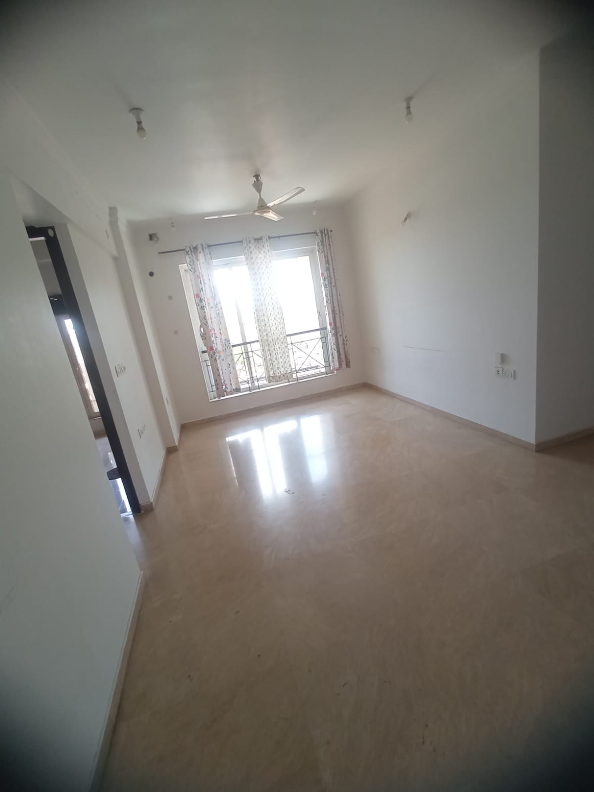 Spacious 2BHK flat in Hiranandani tower, Maitri Park CHS, in heart of Chembur — photo 1