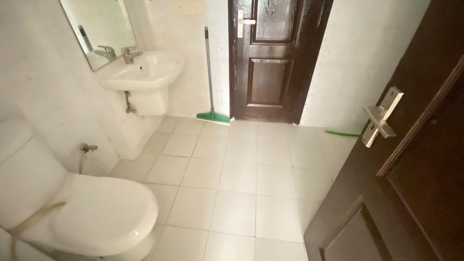 Spacious 3 BHK Flat with Servant Room on Ground Floor - 1725 Sqft