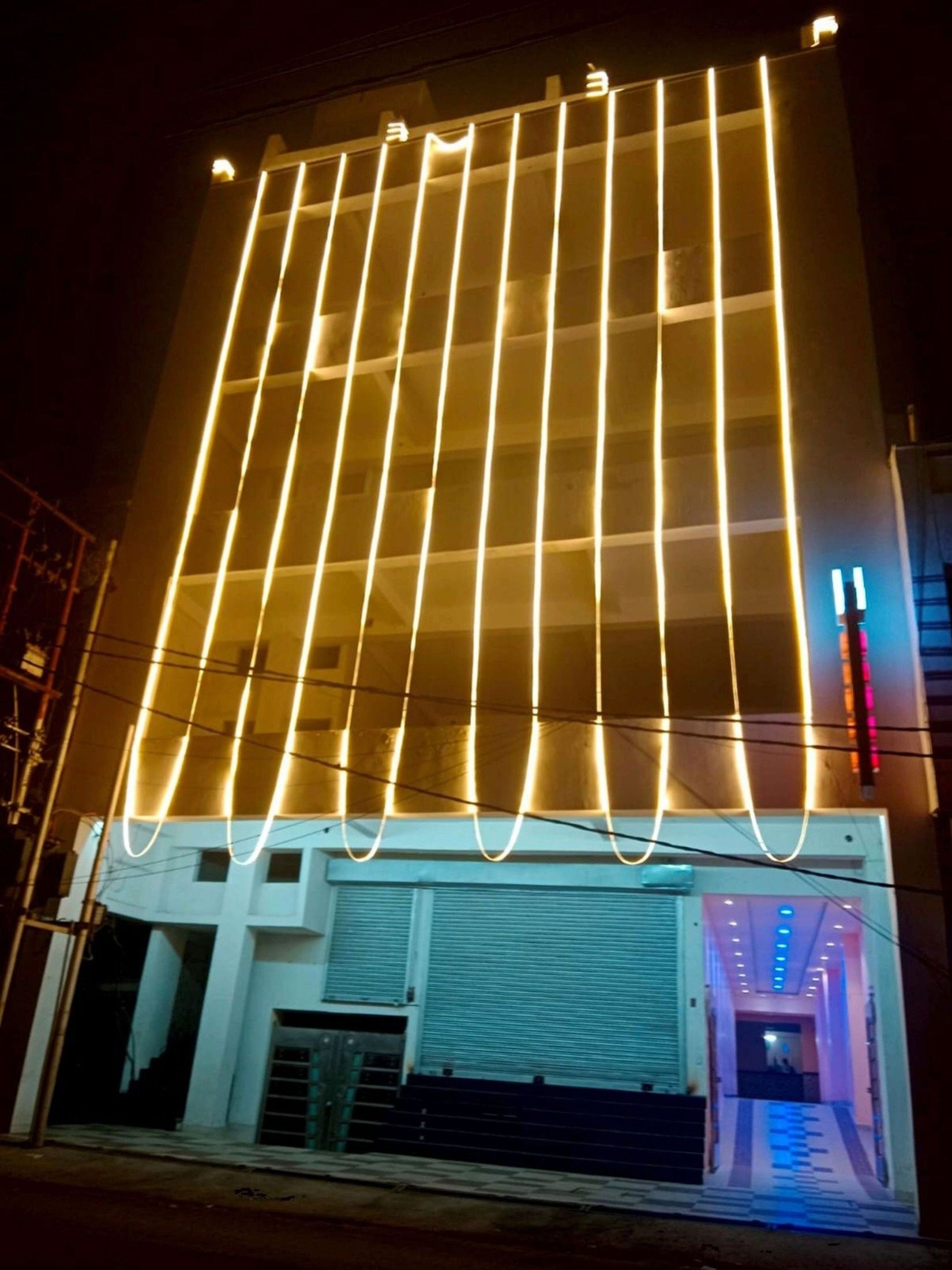 Showroom for rent in Location set