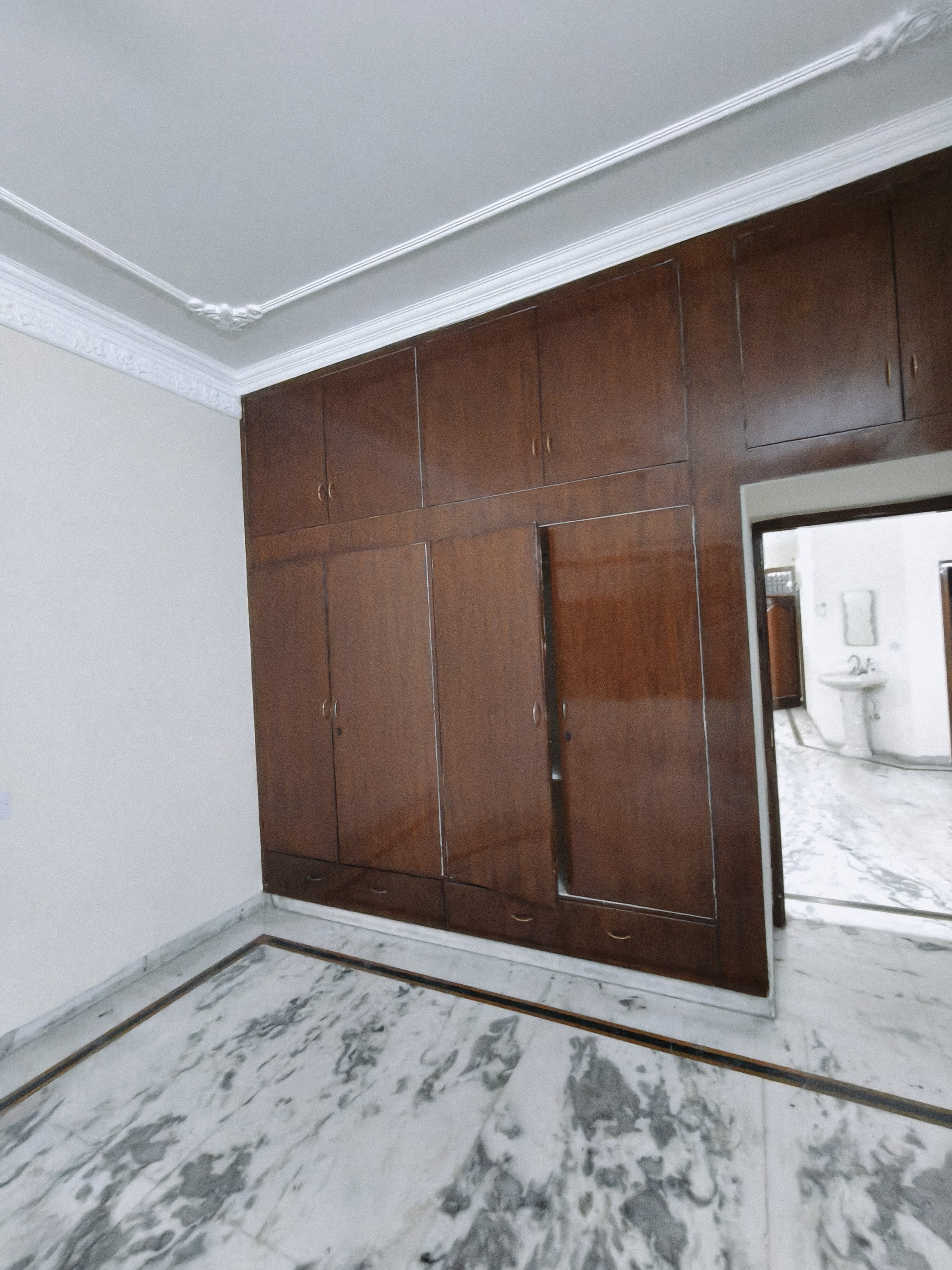 KANAL HOUSE FIRST FLOOR 3BHK FOR FAMILY ONLY