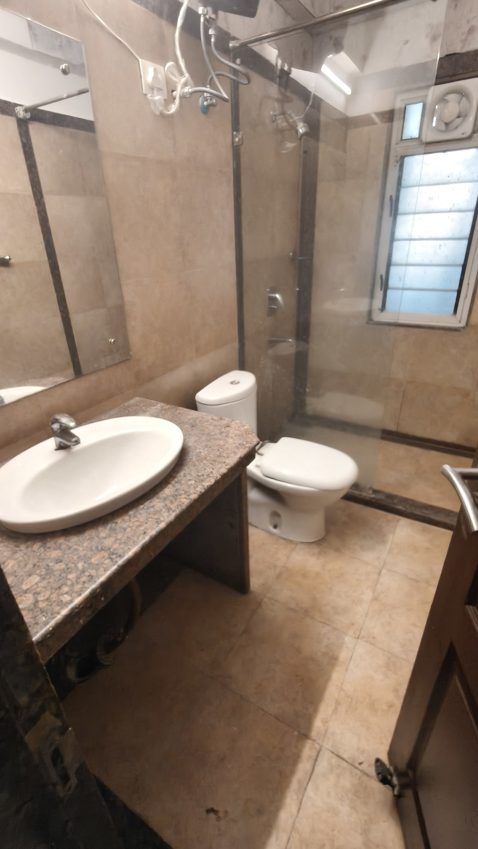 SECTOR 85 FLAT 3BHK FOR FAMILY ONLY