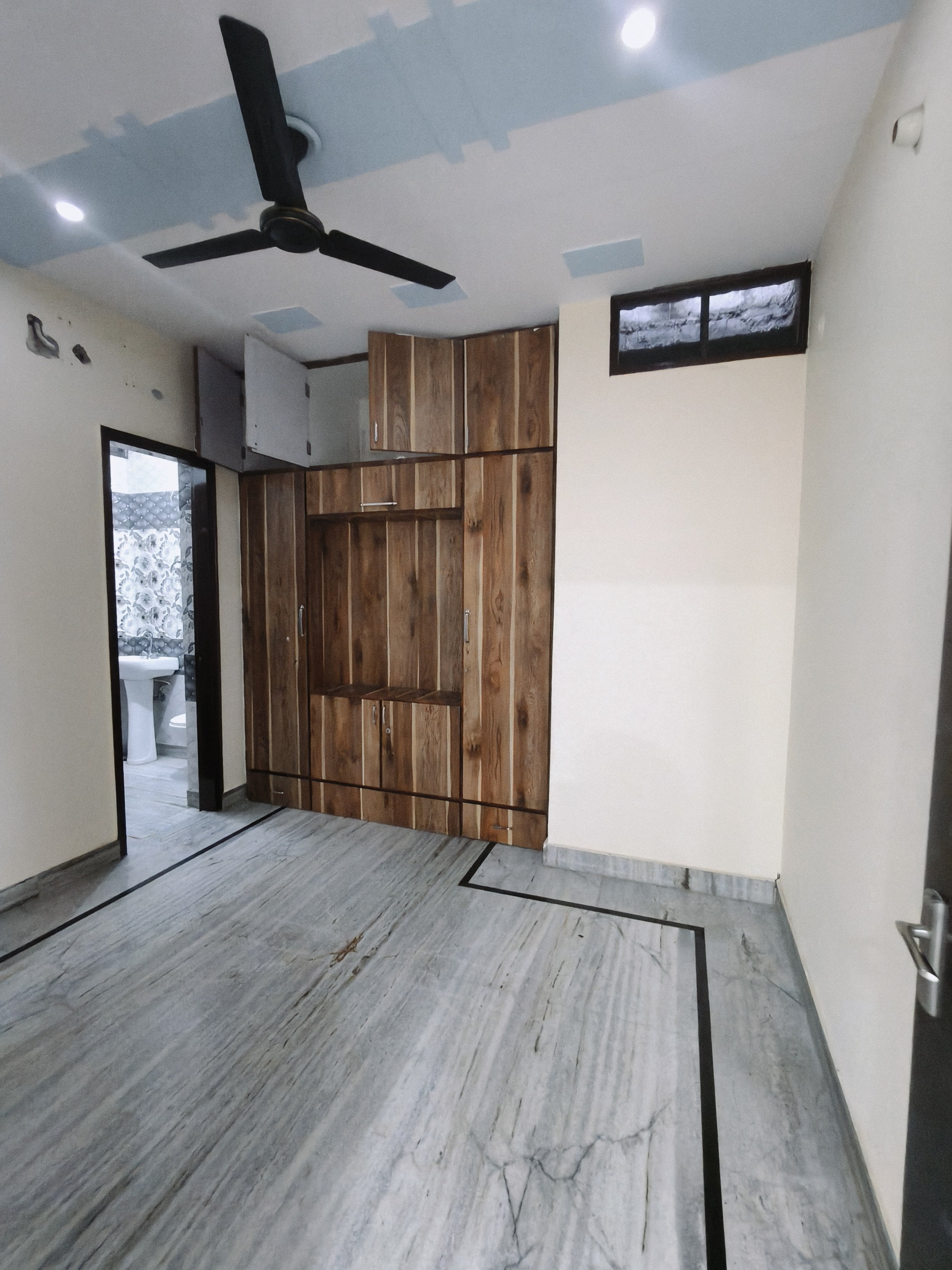 SECTOR 79 NEWLY BUILT 2BHK FOR FAMILY ONLY — photo 1