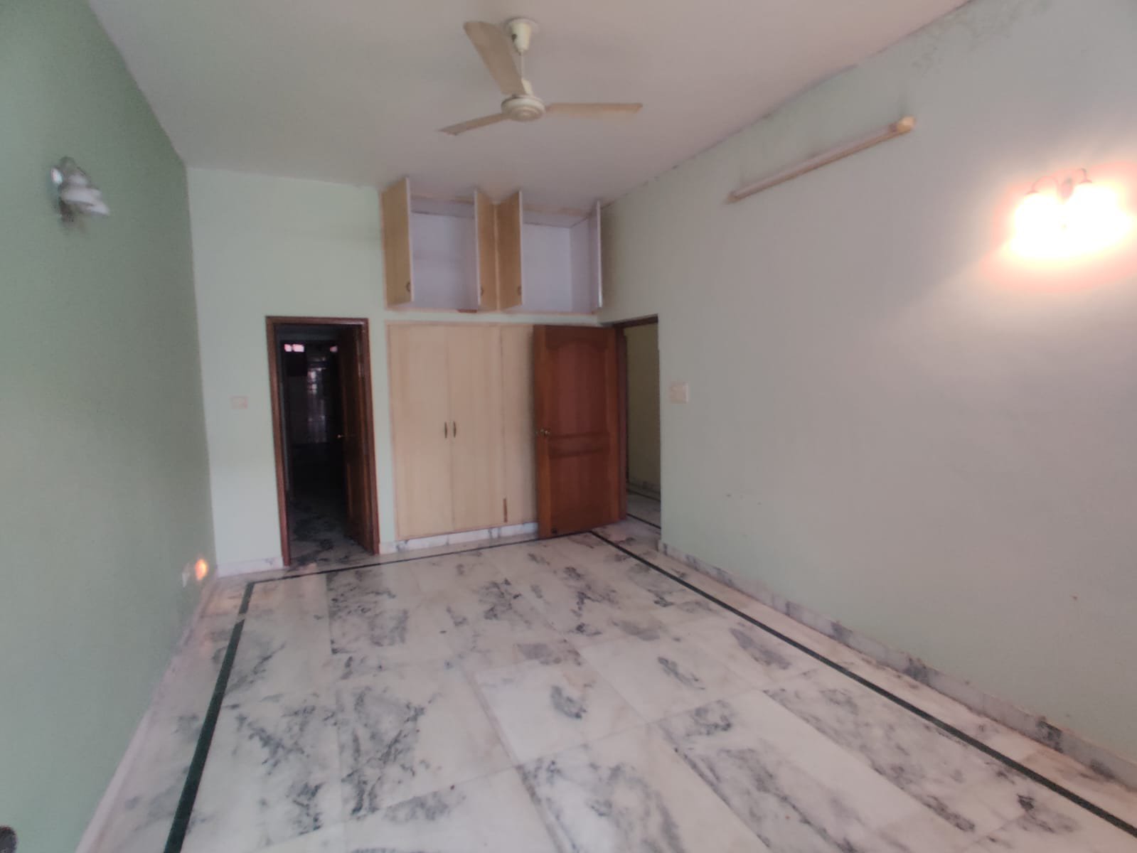 2BHK Semi-furnished Flat for rent in Location set