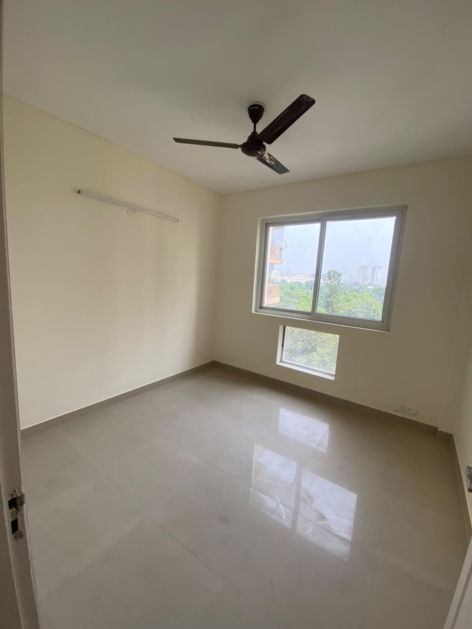 4BHK Semi-furnished Flat for rent