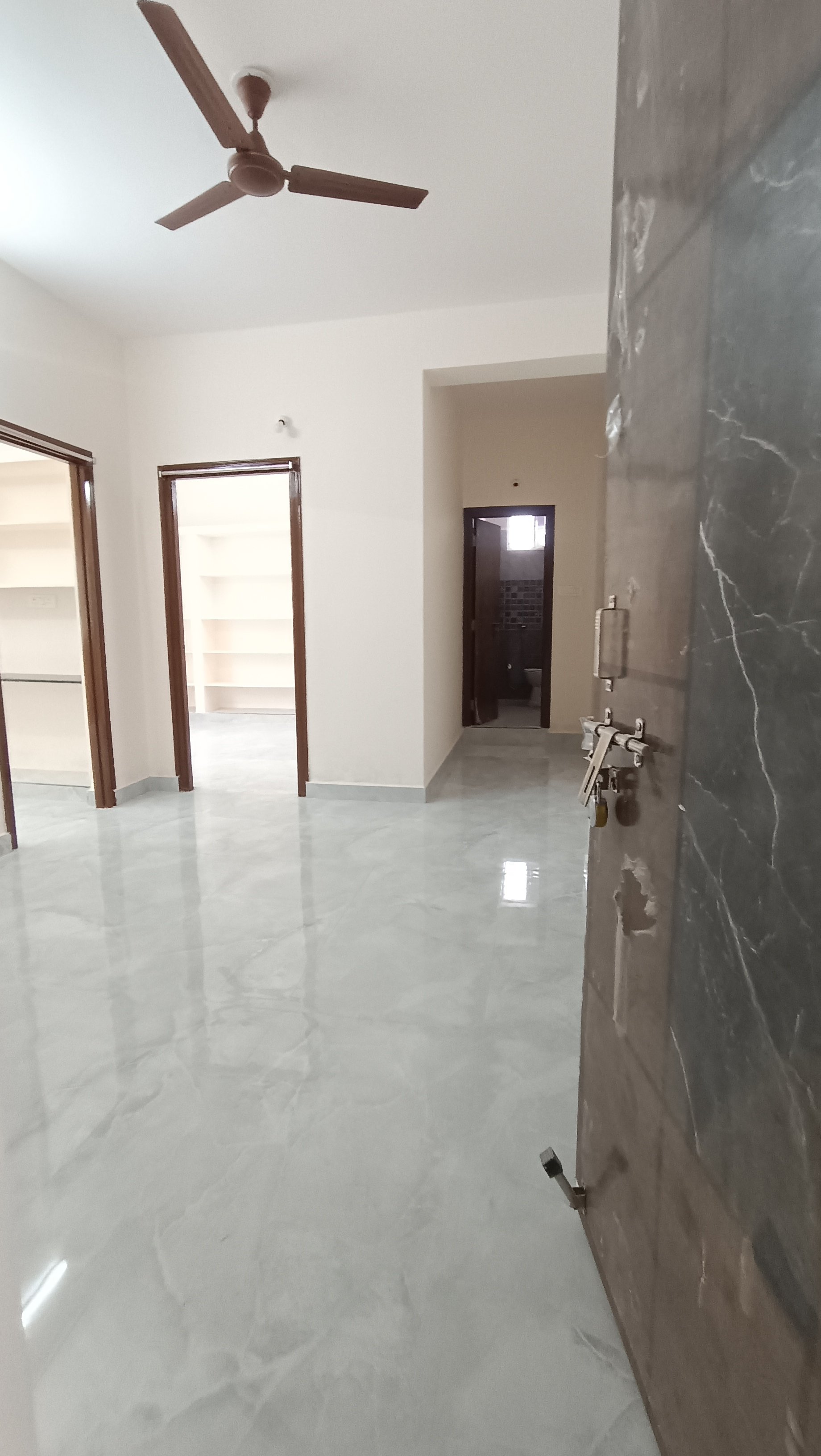 1BHK Unfurnished Room for rent in Location set