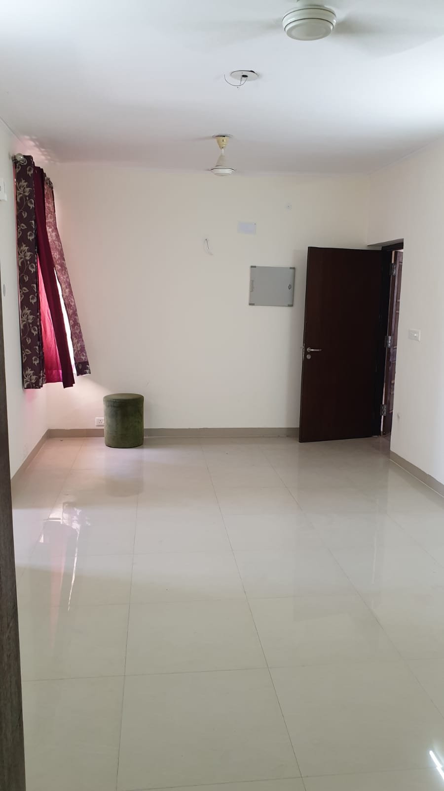 2BHK Semi-furnished Flat for rent — photo 1