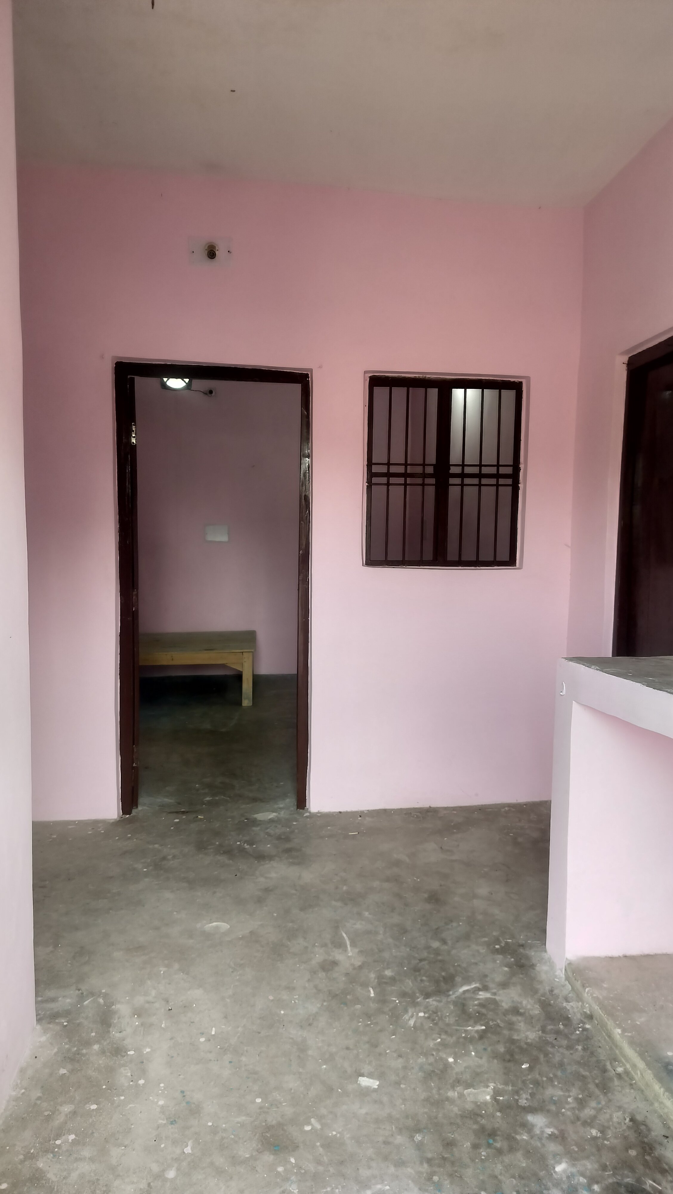 Charming 1BHK Semi-Furnished Flat for Rent — photo 1