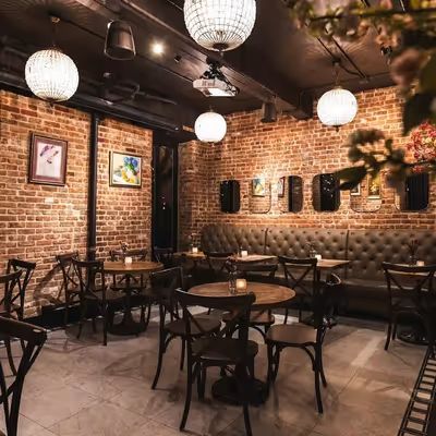 SAINT RESTAURANT BAR & SPEAKEASY - Chandelier Bar image 2