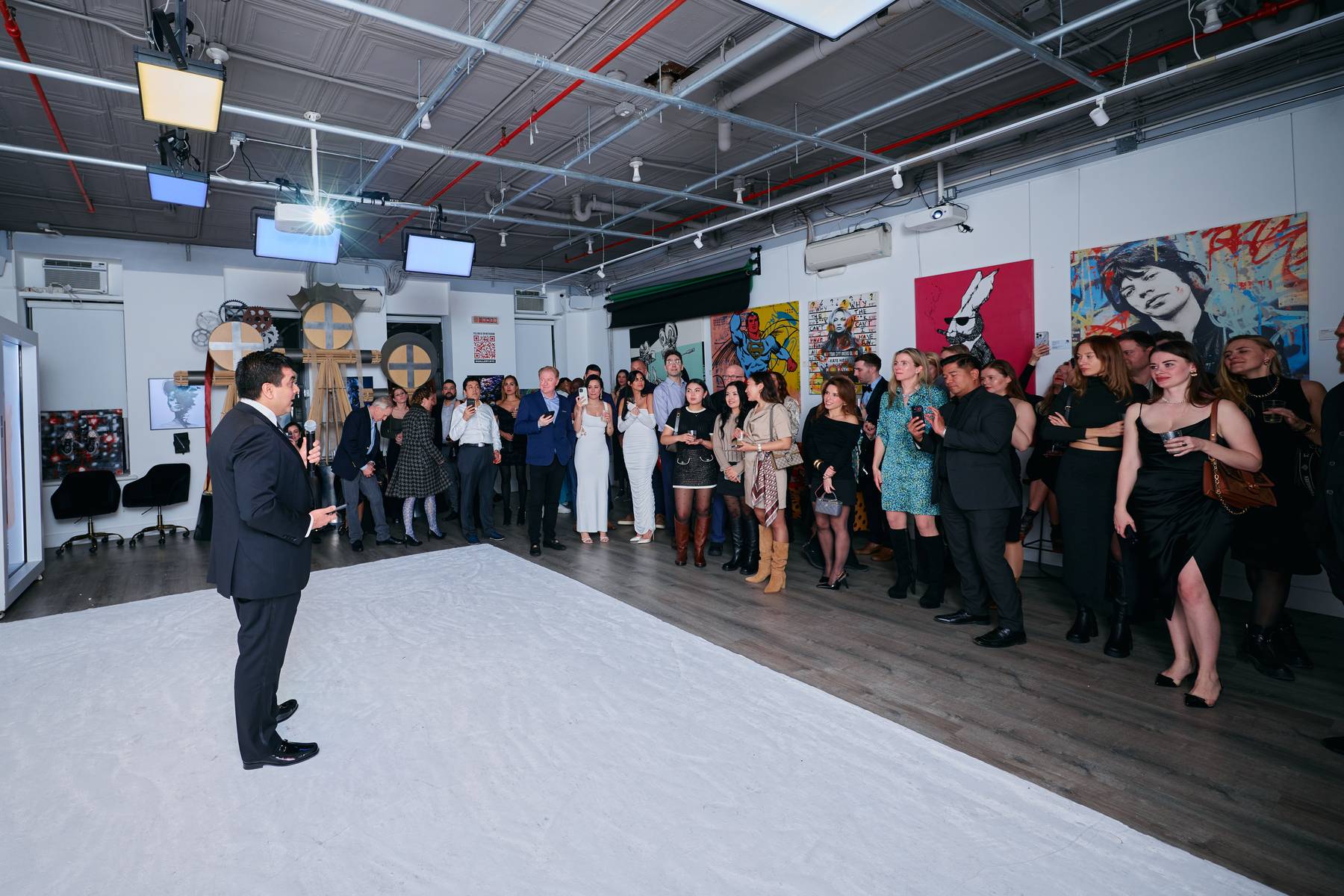 G-Gallery - Entire Venue image 10