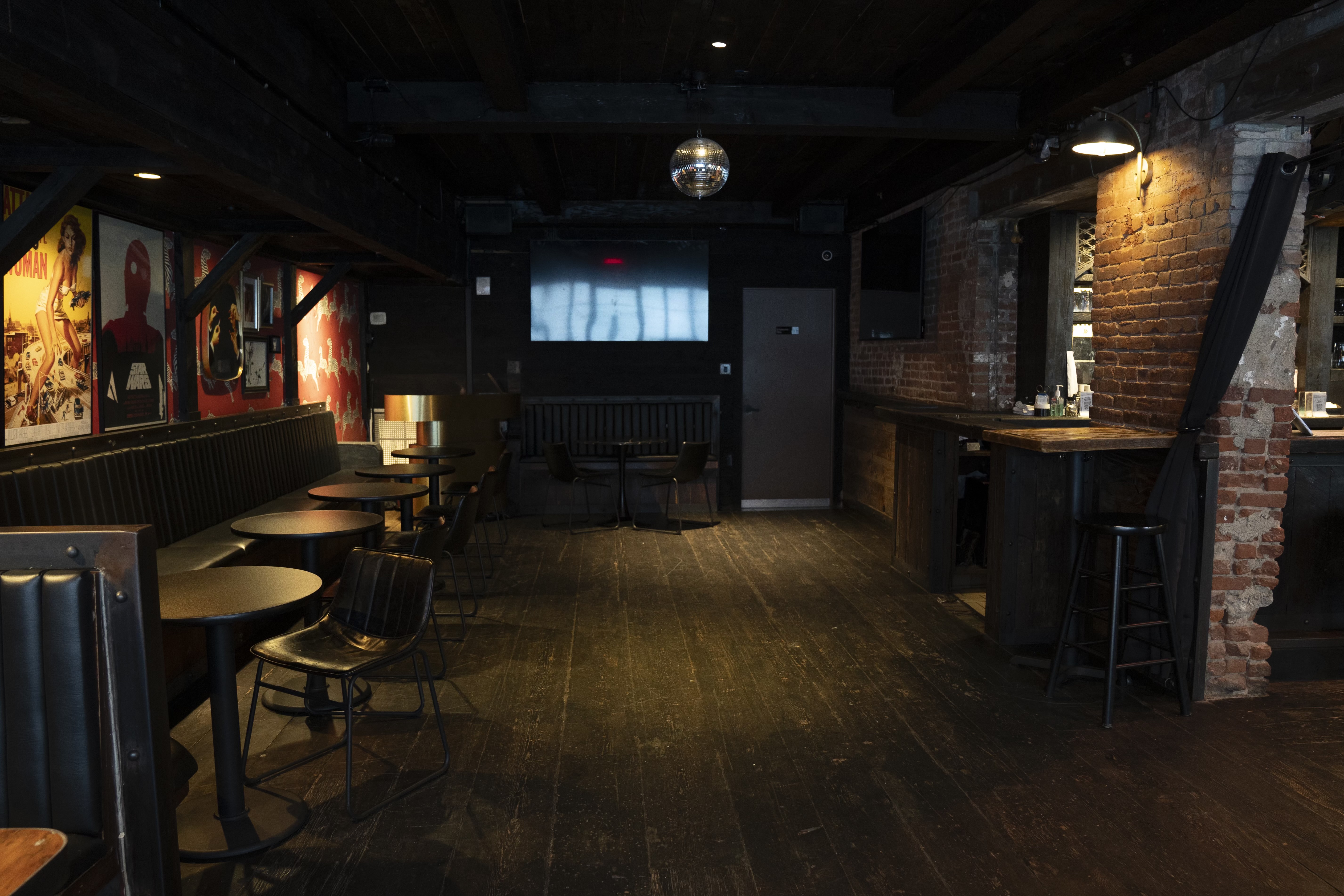 The High Note - Club Room image 4